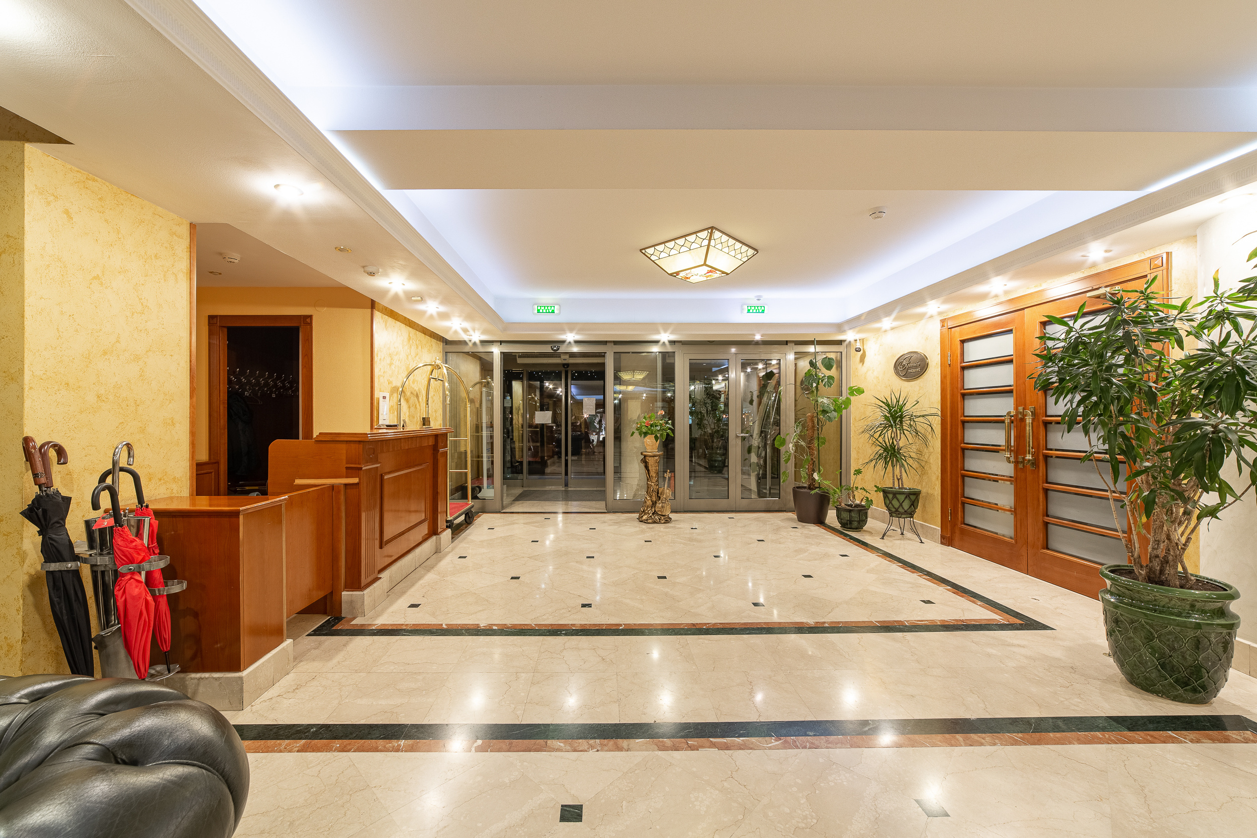 Renatphoto-комплексная фотосъёмка всех помещений   Grand Hotel Valentina. Профессиональная фотосъёмка интерьеров, предметная фотосессия еды для меню г. Анапа