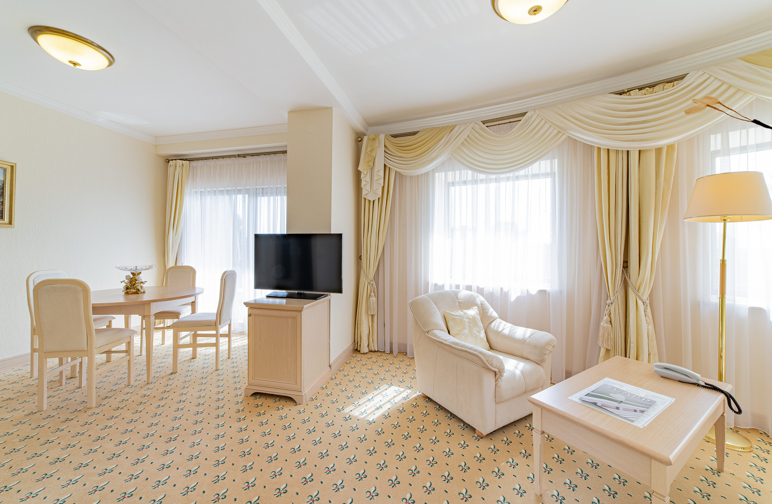 Renatphoto-комплексная фотосъёмка всех помещений   Grand Hotel Valentina. Профессиональная фотосъёмка интерьеров, предметная фотосессия еды для меню г. Анапа