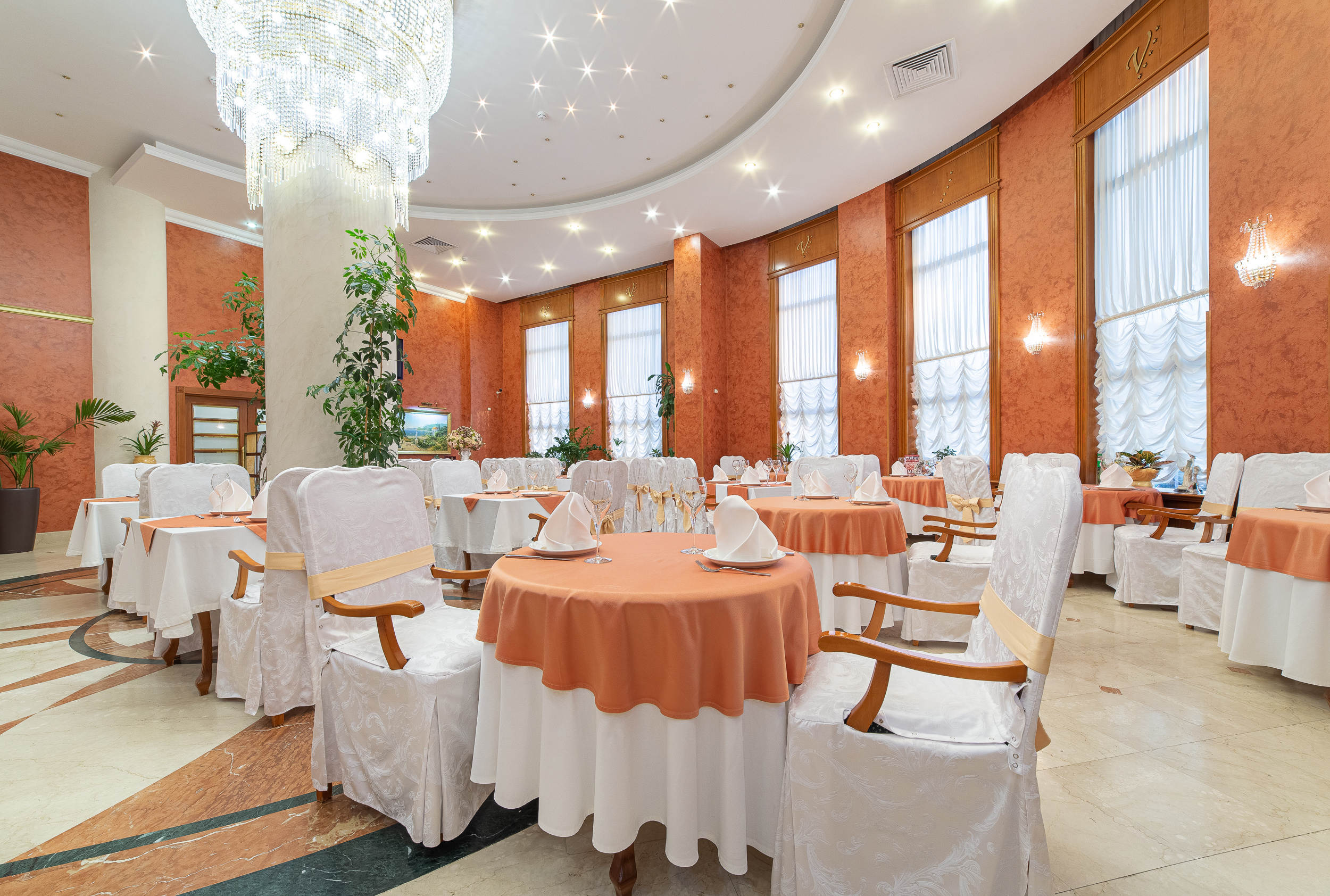 Renatphoto-комплексная фотосъёмка всех помещений   Grand Hotel Valentina. Профессиональная фотосъёмка интерьеров, предметная фотосессия еды для меню г. Анапа