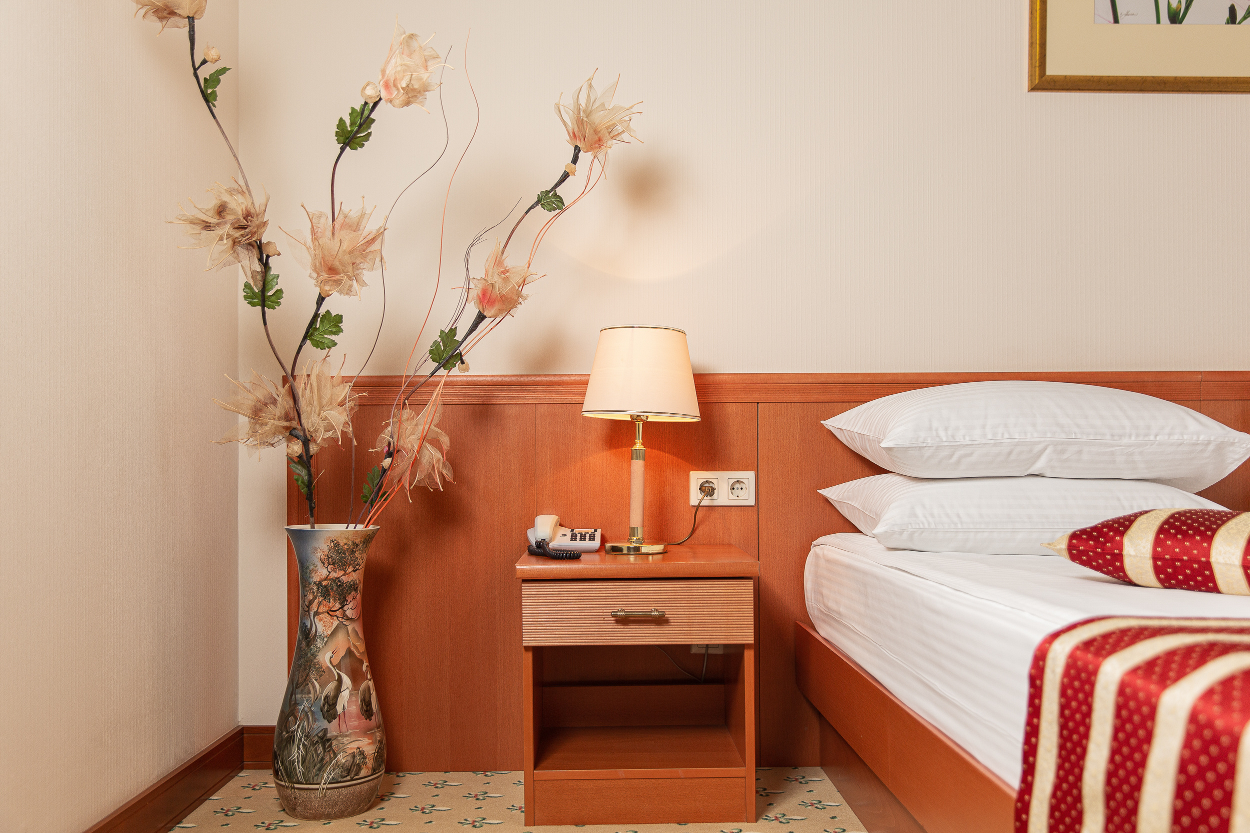 Renatphoto-комплексная фотосъёмка всех помещений   Grand Hotel Valentina. Профессиональная фотосъёмка интерьеров, предметная фотосессия еды для меню г. Анапа