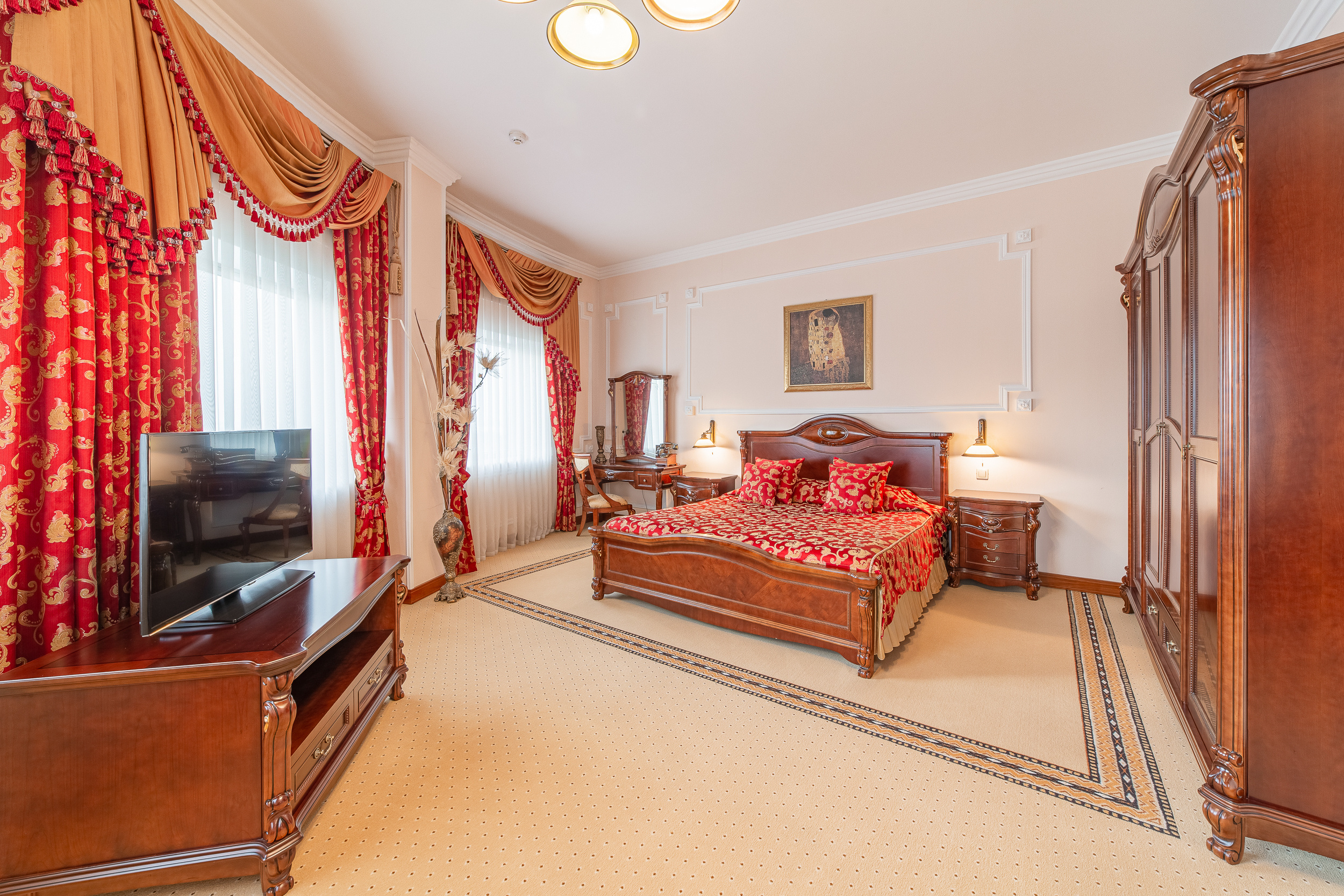 Renatphoto-комплексная фотосъёмка всех помещений   Grand Hotel Valentina. Профессиональная фотосъёмка интерьеров, предметная фотосессия еды для меню г. Анапа