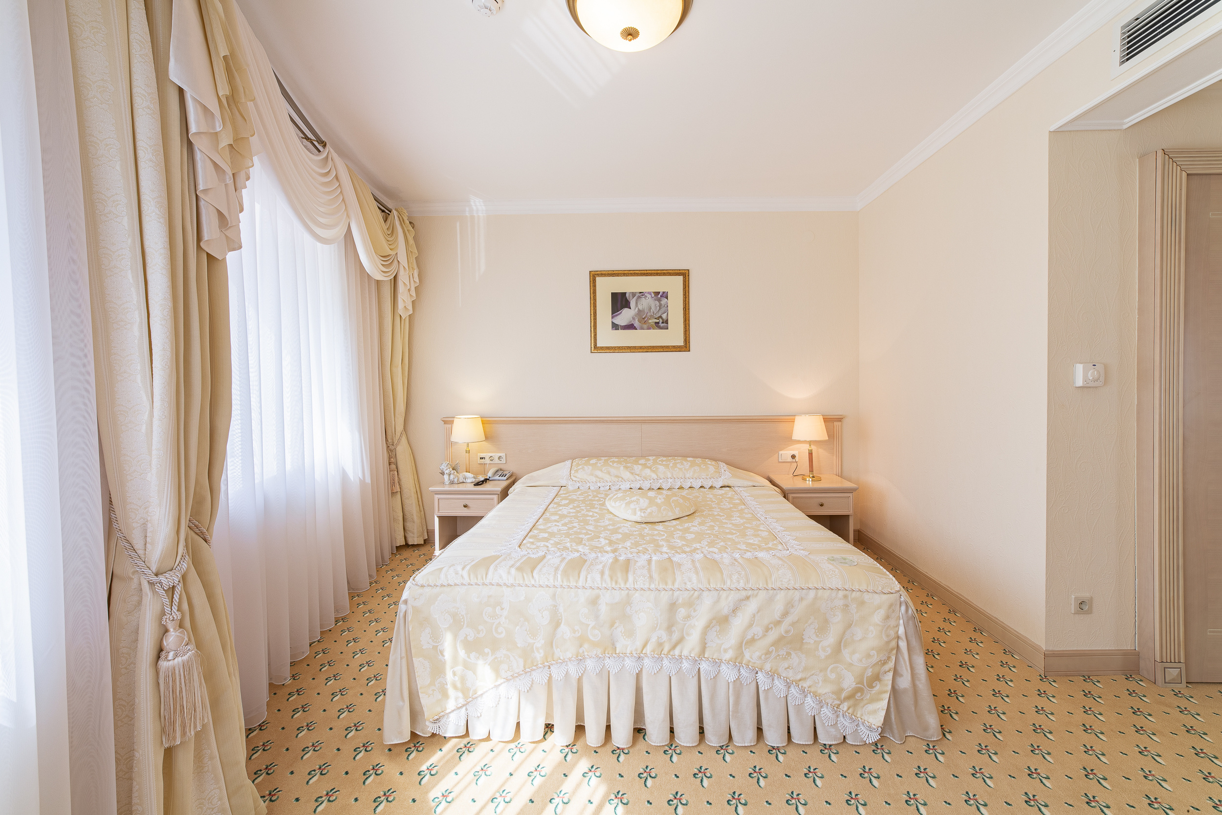 Renatphoto-комплексная фотосъёмка всех помещений   Grand Hotel Valentina. Профессиональная фотосъёмка интерьеров, предметная фотосессия еды для меню г. Анапа