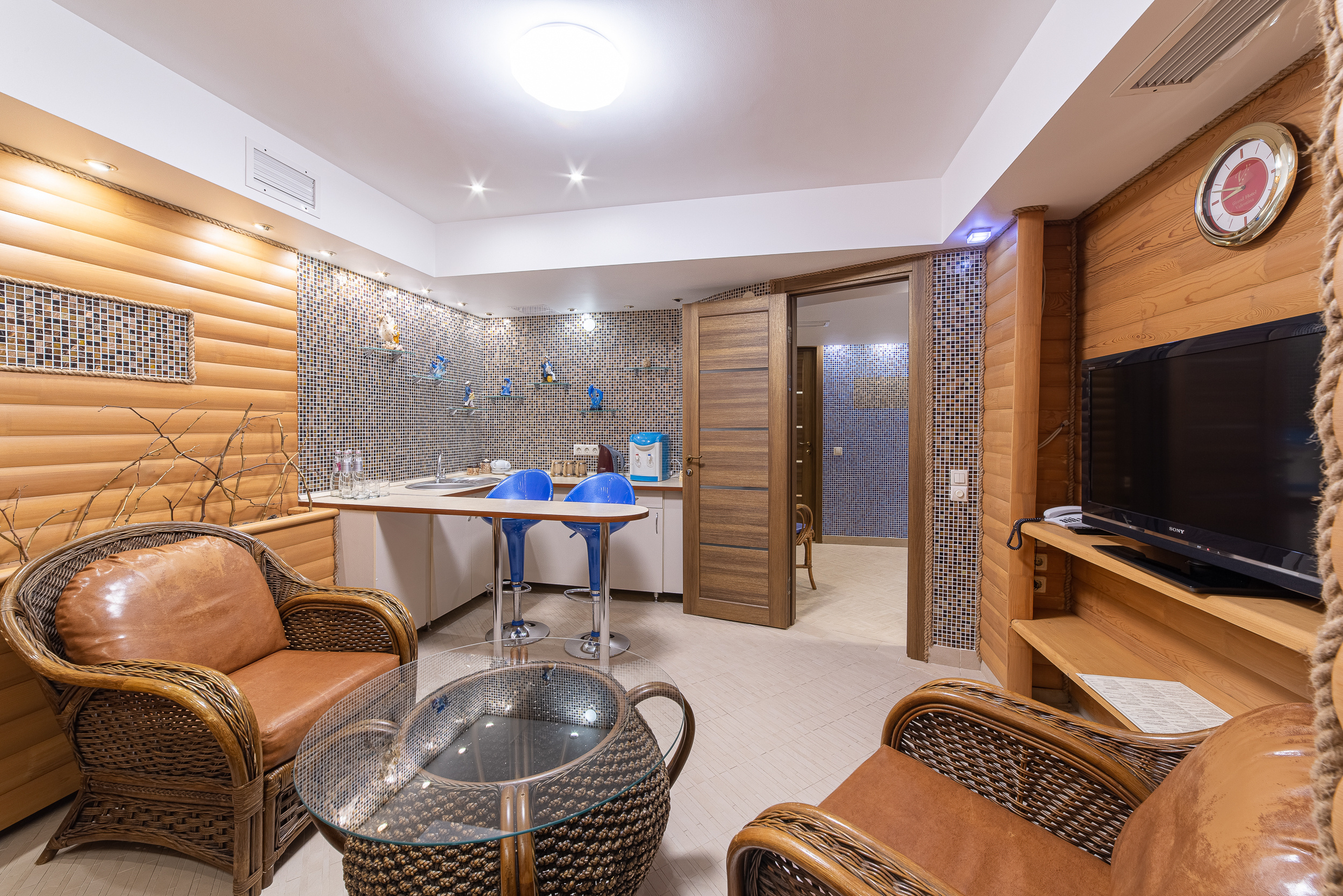 Renatphoto-комплексная фотосъёмка всех помещений   Grand Hotel Valentina. Профессиональная фотосъёмка интерьеров, предметная фотосессия еды для меню г. Анапа