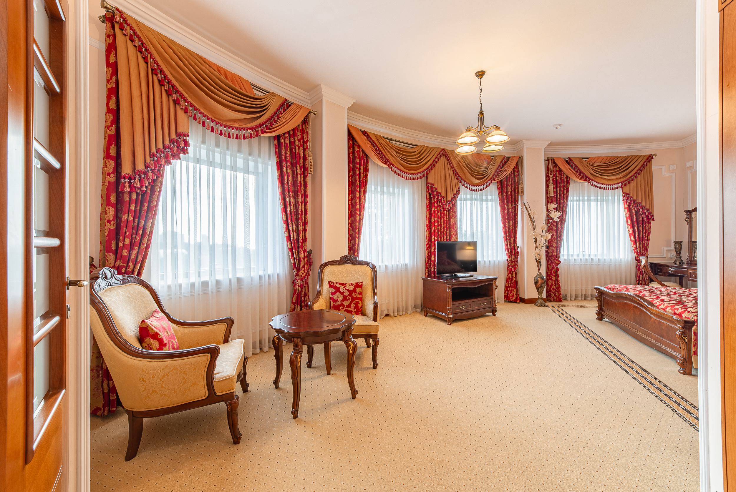 Renatphoto-комплексная фотосъёмка всех помещений   Grand Hotel Valentina. Профессиональная фотосъёмка интерьеров, предметная фотосессия еды для меню г. Анапа