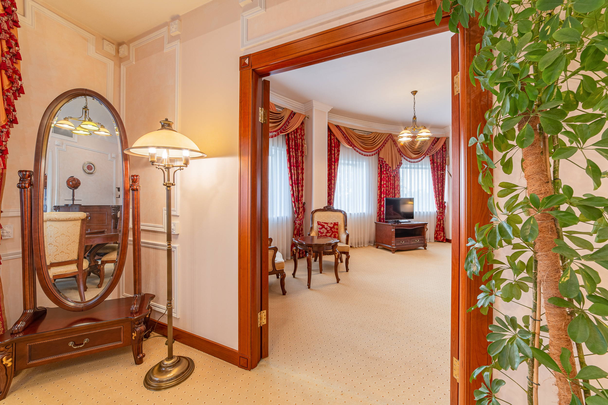 Renatphoto-комплексная фотосъёмка всех помещений   Grand Hotel Valentina. Профессиональная фотосъёмка интерьеров, предметная фотосессия еды для меню г. Анапа