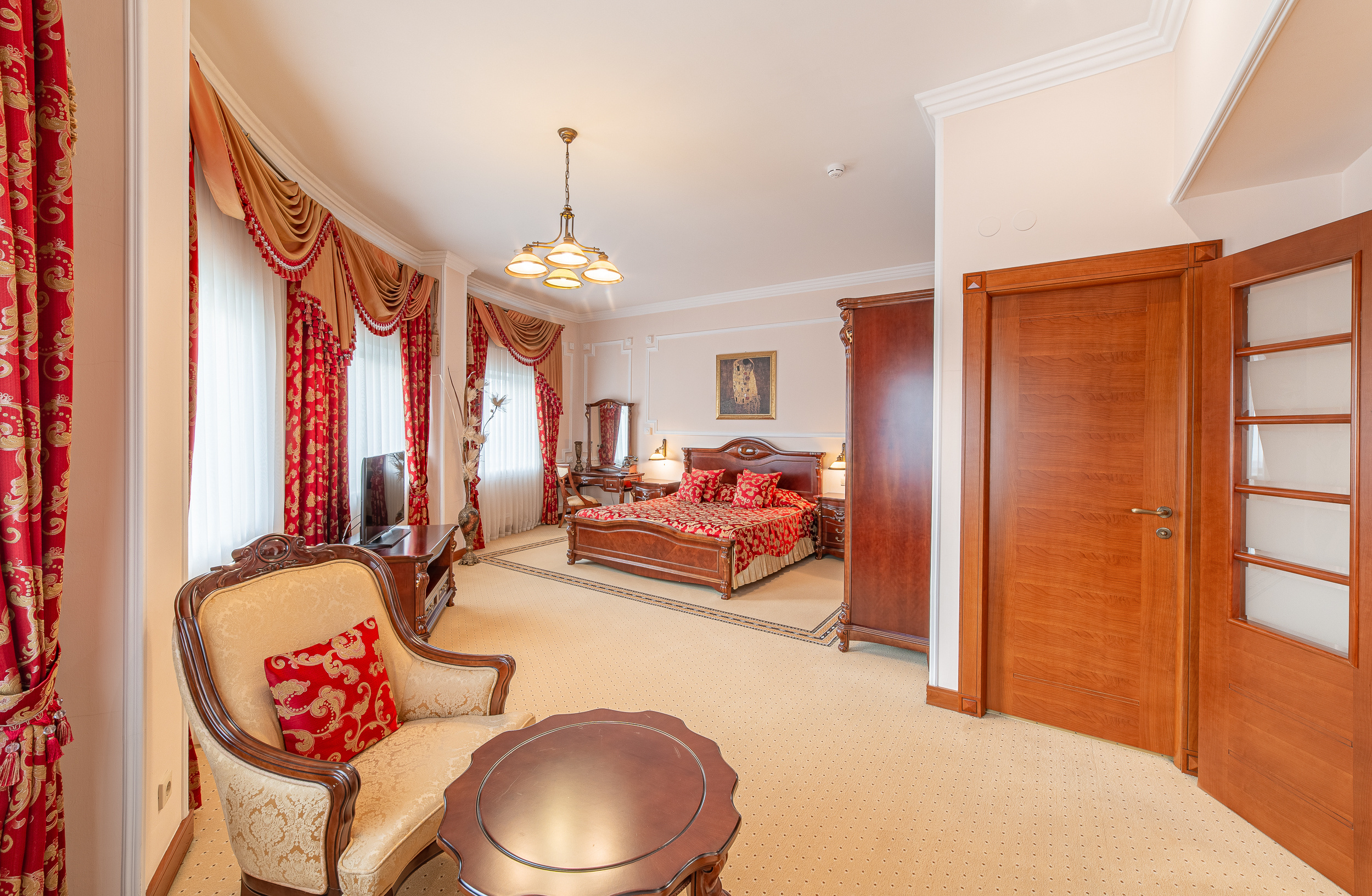 Renatphoto-комплексная фотосъёмка всех помещений   Grand Hotel Valentina. Профессиональная фотосъёмка интерьеров, предметная фотосессия еды для меню г. Анапа