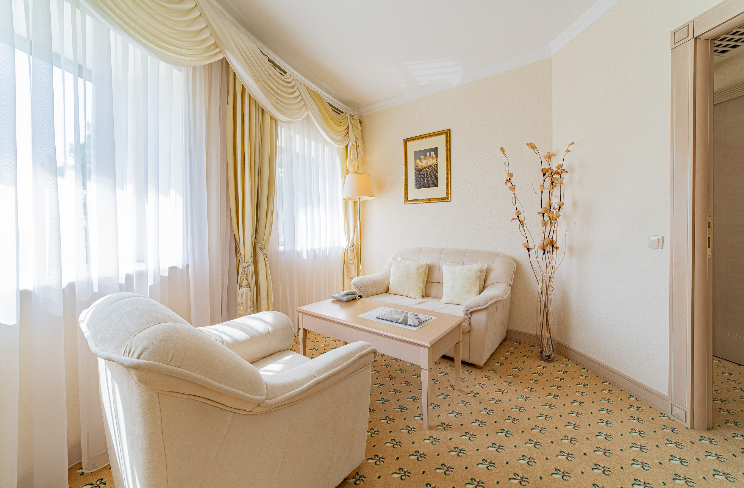 Renatphoto-комплексная фотосъёмка всех помещений   Grand Hotel Valentina. Профессиональная фотосъёмка интерьеров, предметная фотосессия еды для меню г. Анапа