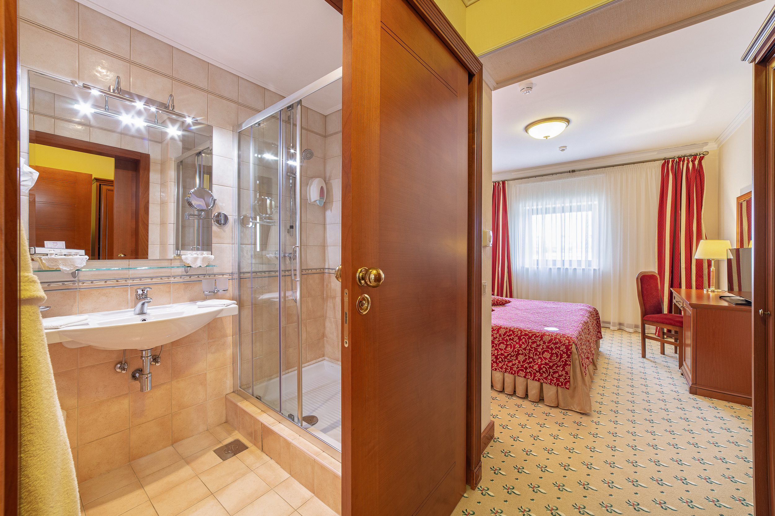 Renatphoto-комплексная фотосъёмка всех помещений   Grand Hotel Valentina. Профессиональная фотосъёмка интерьеров, предметная фотосессия еды для меню г. Анапа