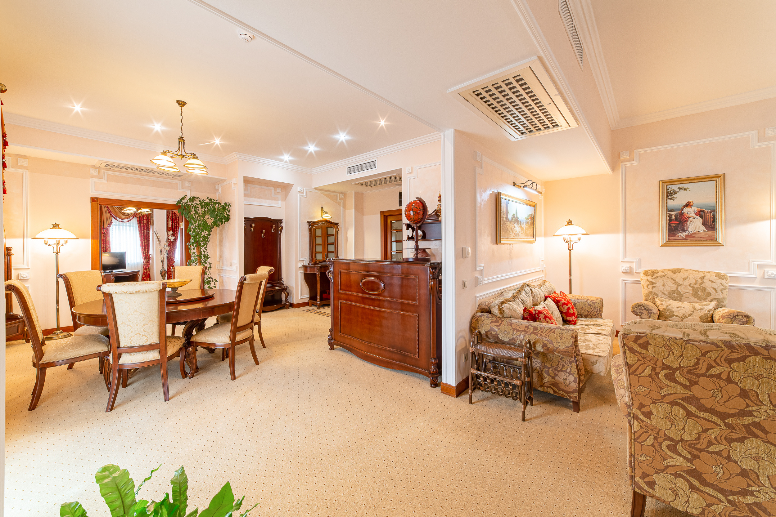 Renatphoto-комплексная фотосъёмка всех помещений   Grand Hotel Valentina. Профессиональная фотосъёмка интерьеров, предметная фотосессия еды для меню г. Анапа