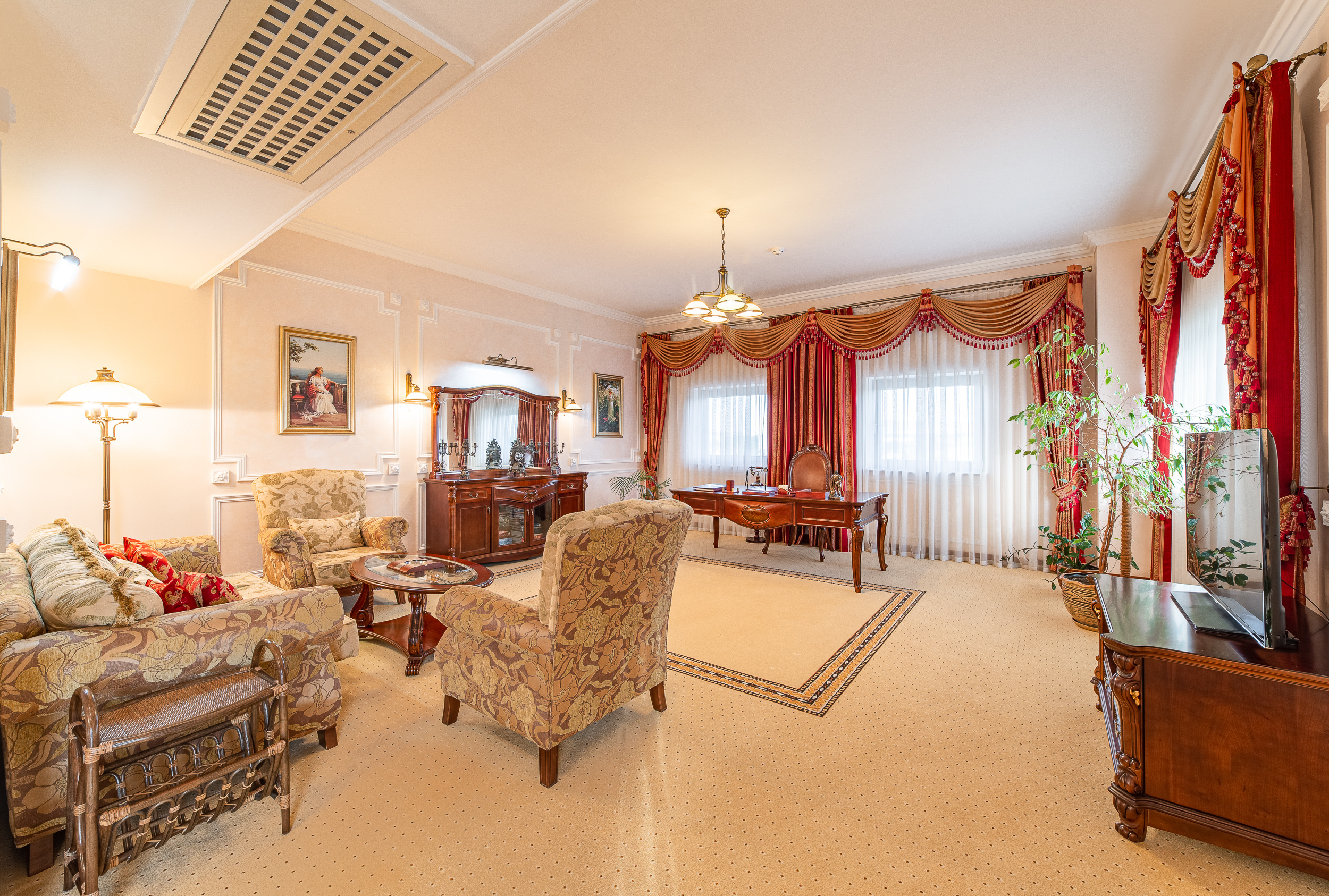 Renatphoto-комплексная фотосъёмка всех помещений   Grand Hotel Valentina. Профессиональная фотосъёмка интерьеров, предметная фотосессия еды для меню г. Анапа