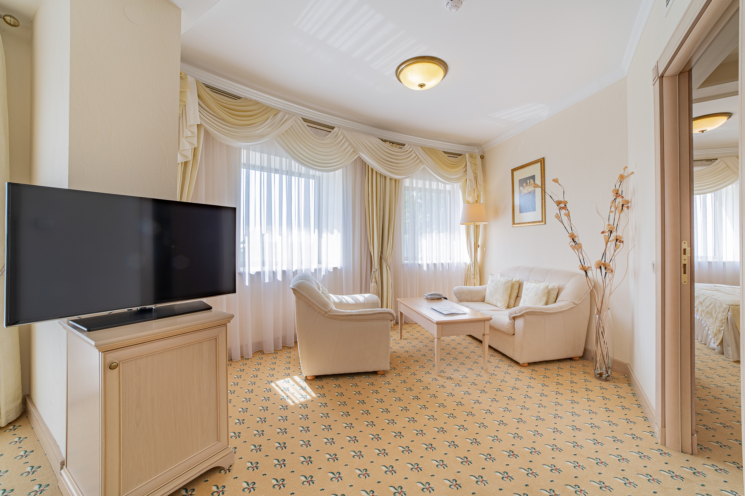 Renatphoto-комплексная фотосъёмка всех помещений   Grand Hotel Valentina. Профессиональная фотосъёмка интерьеров, предметная фотосессия еды для меню г. Анапа