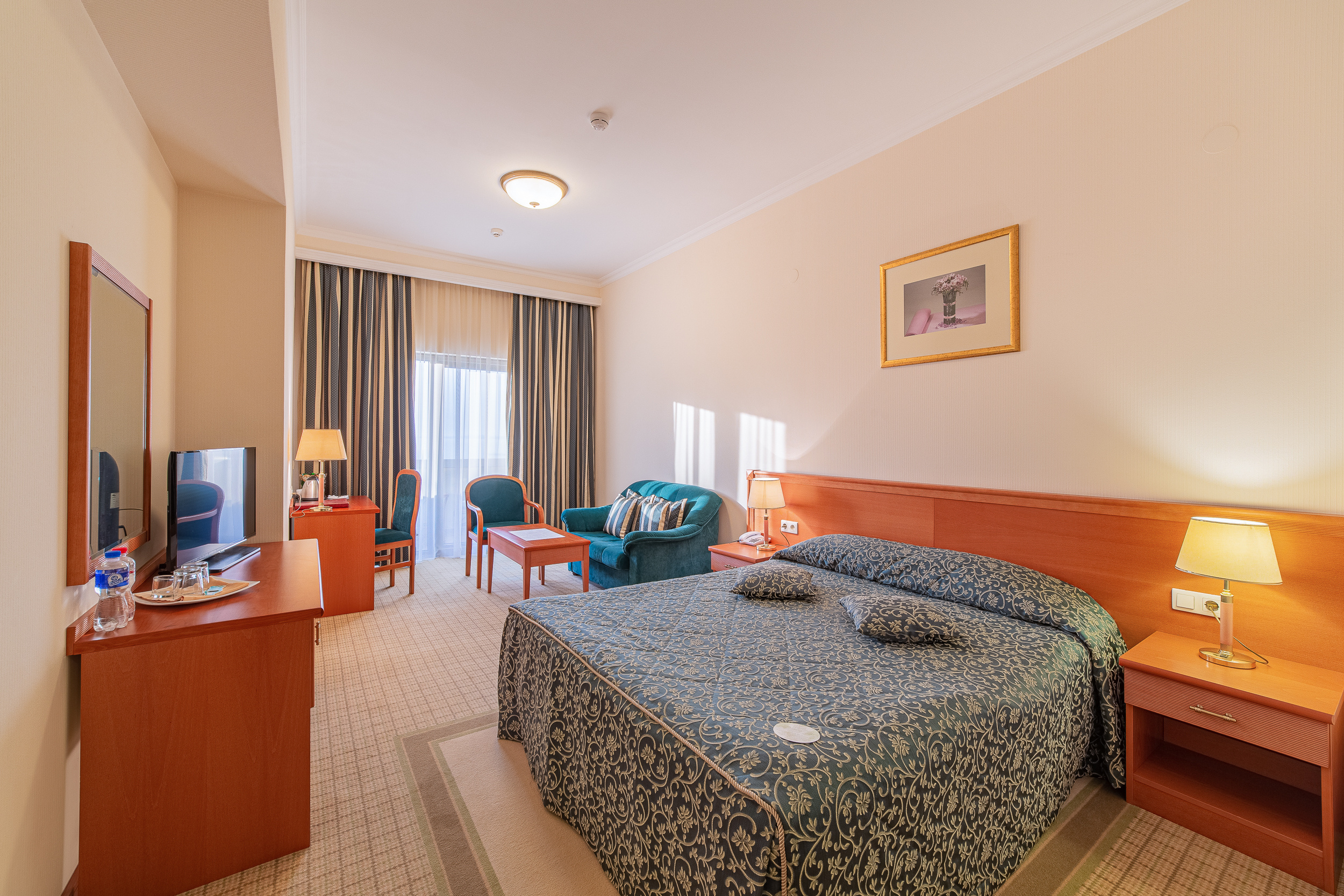 Renatphoto-комплексная фотосъёмка всех помещений   Grand Hotel Valentina. Профессиональная фотосъёмка интерьеров, предметная фотосессия еды для меню г. Анапа