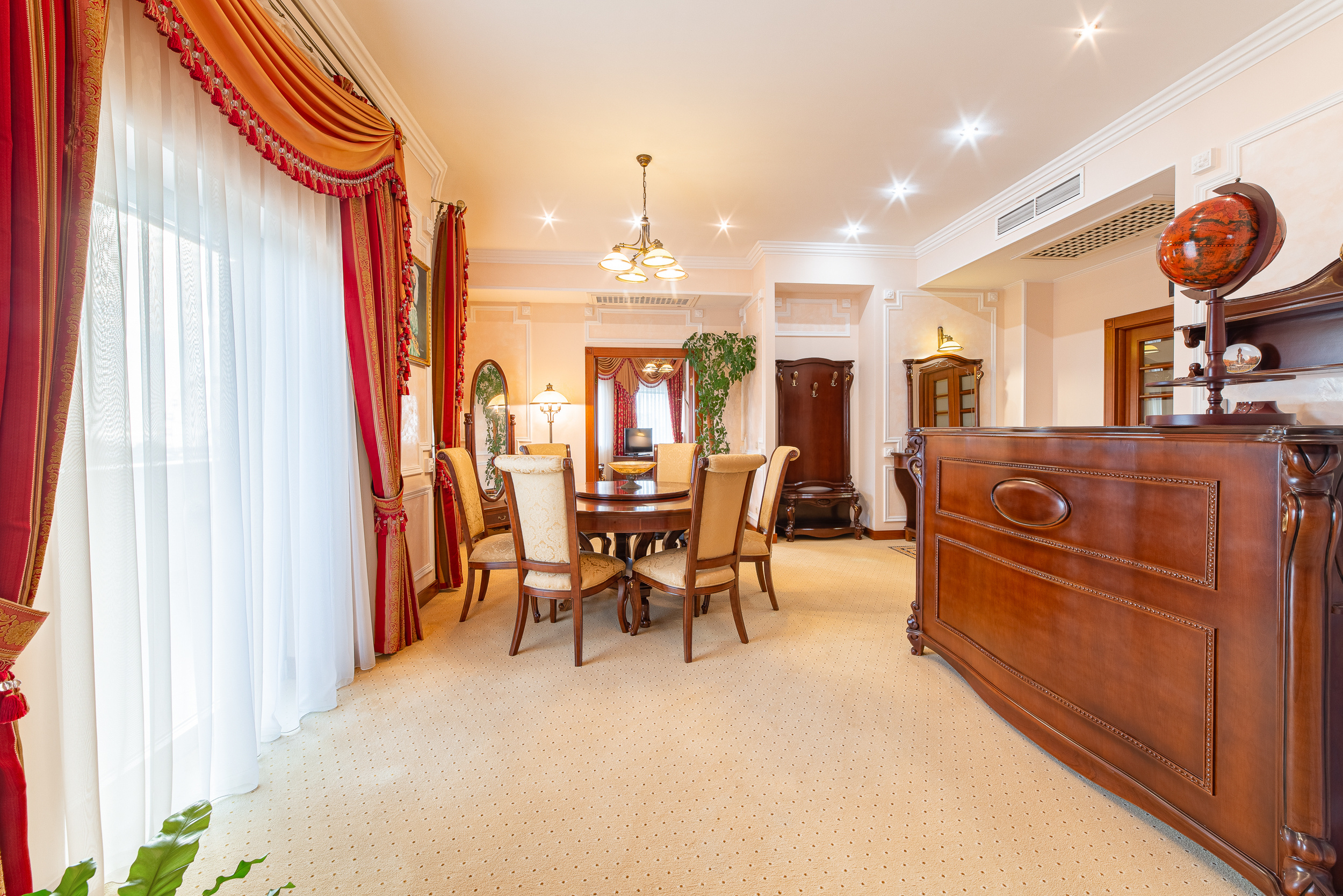 Renatphoto-комплексная фотосъёмка всех помещений   Grand Hotel Valentina. Профессиональная фотосъёмка интерьеров, предметная фотосессия еды для меню г. Анапа