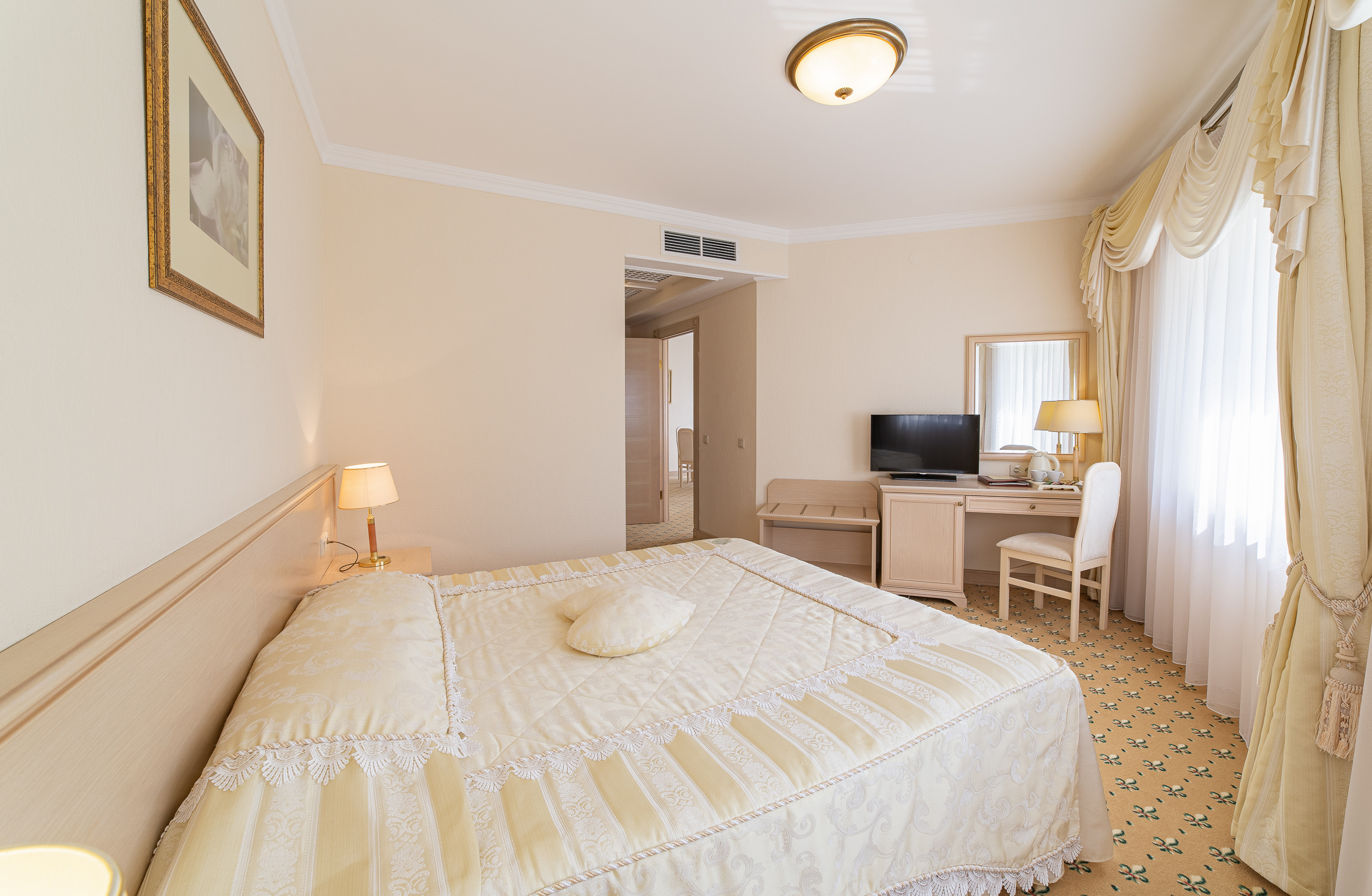 Renatphoto-комплексная фотосъёмка всех помещений   Grand Hotel Valentina. Профессиональная фотосъёмка интерьеров, предметная фотосессия еды для меню г. Анапа