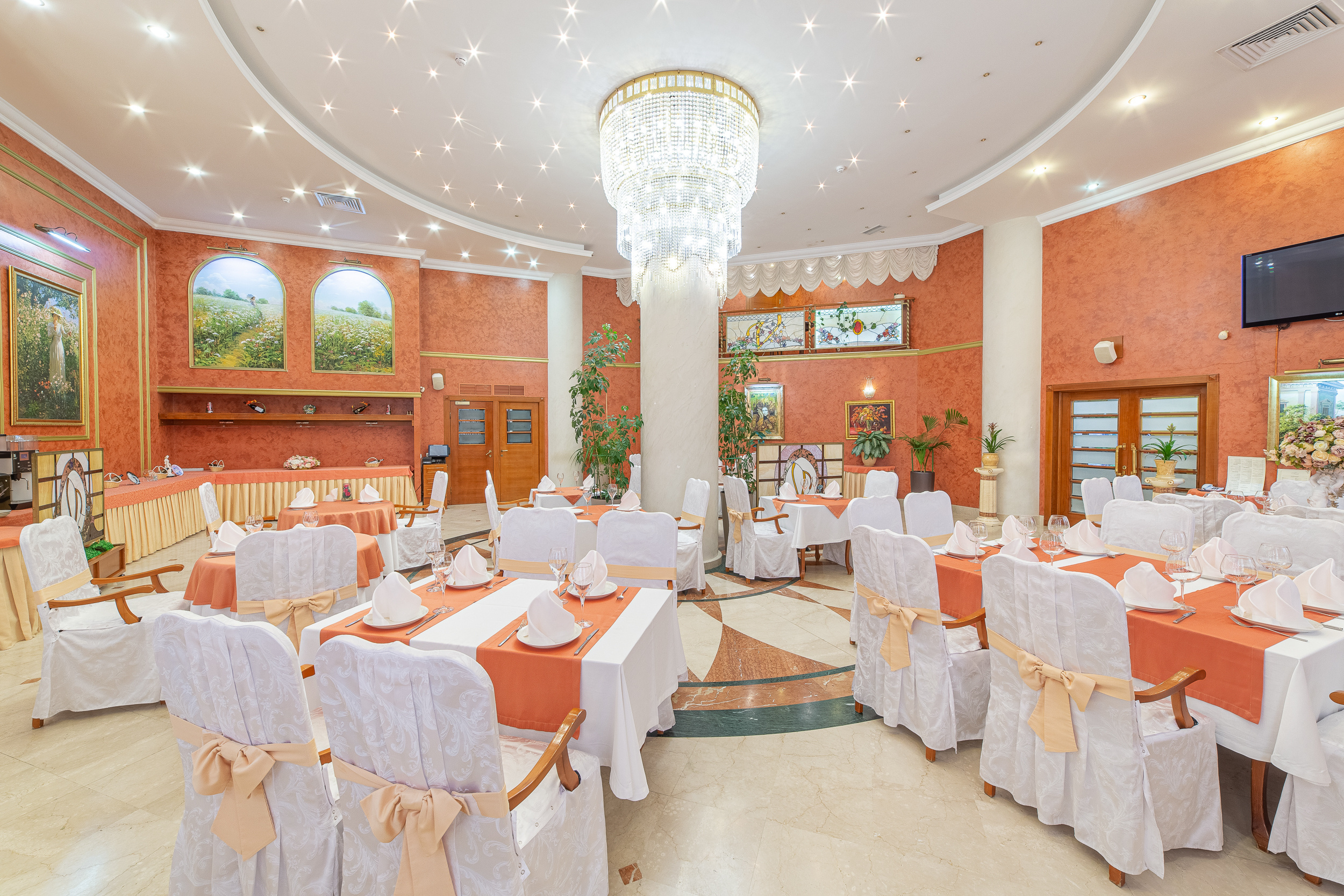 Renatphoto-комплексная фотосъёмка всех помещений   Grand Hotel Valentina. Профессиональная фотосъёмка интерьеров, предметная фотосессия еды для меню г. Анапа