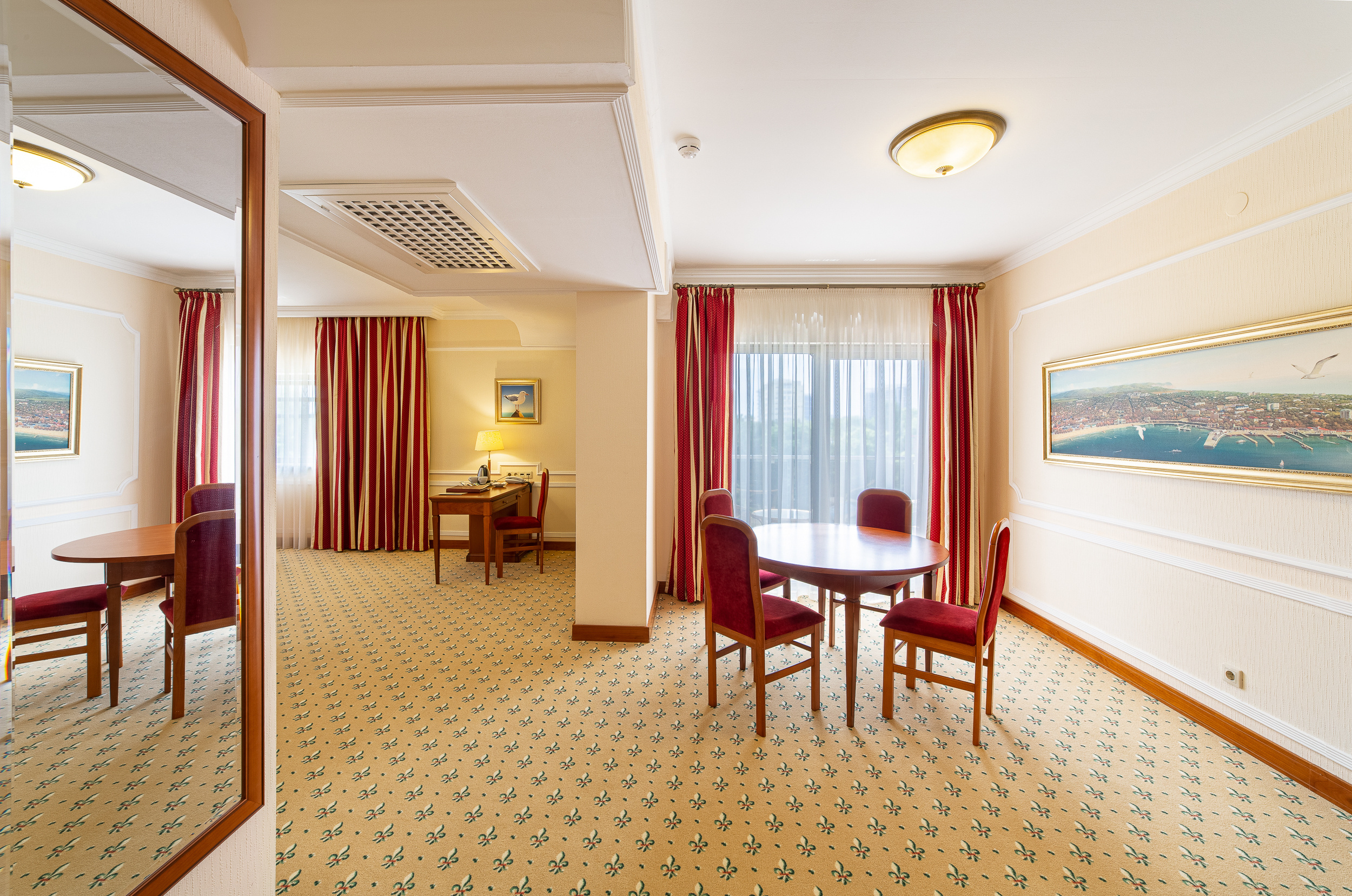 Renatphoto-комплексная фотосъёмка всех помещений   Grand Hotel Valentina. Профессиональная фотосъёмка интерьеров, предметная фотосессия еды для меню г. Анапа