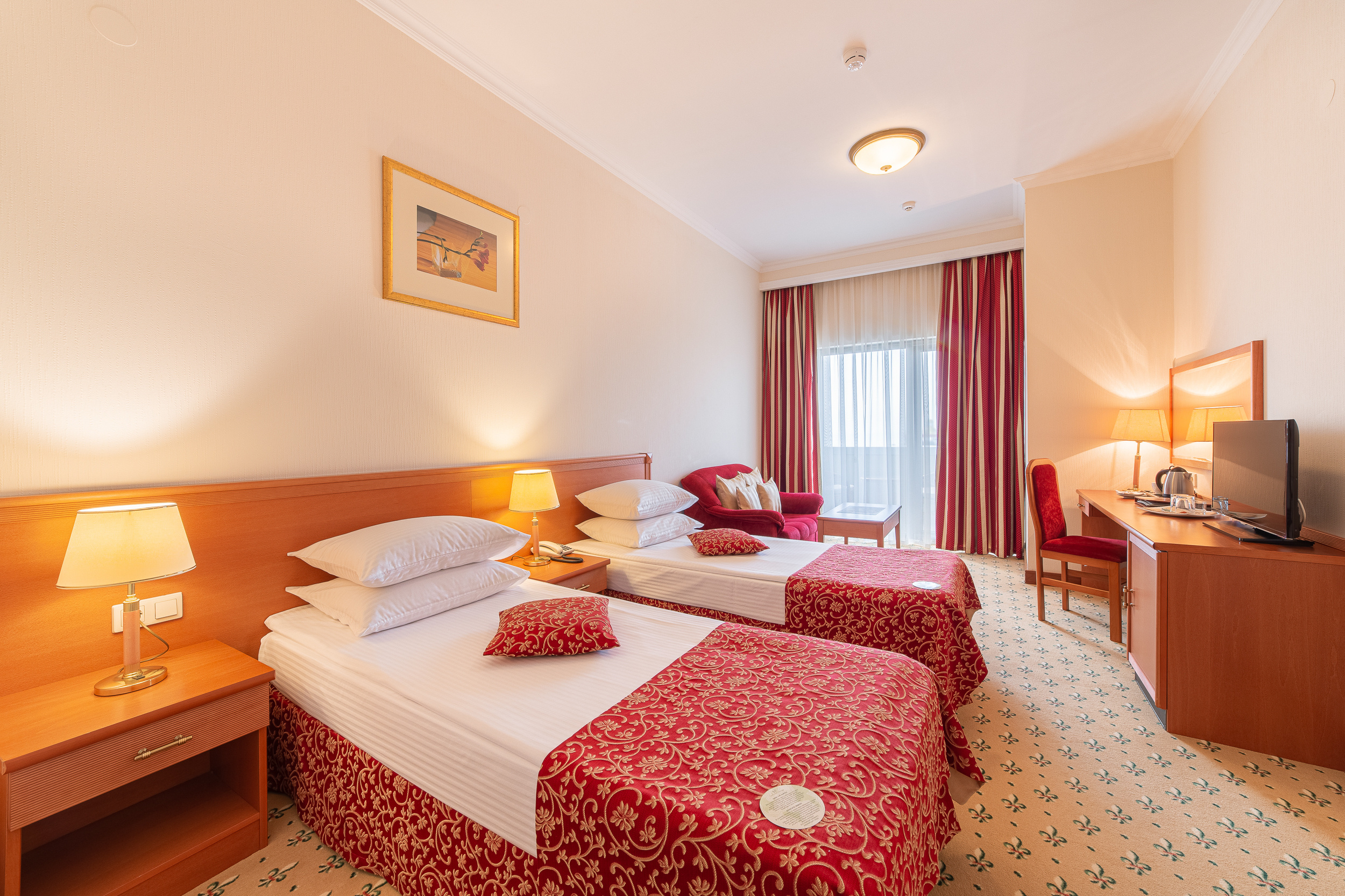 Renatphoto-комплексная фотосъёмка всех помещений   Grand Hotel Valentina. Профессиональная фотосъёмка интерьеров, предметная фотосессия еды для меню г. Анапа