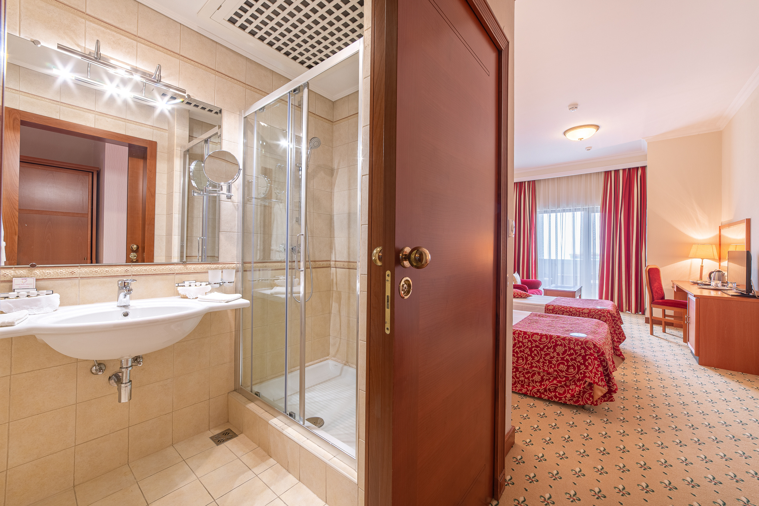 Renatphoto-комплексная фотосъёмка всех помещений   Grand Hotel Valentina. Профессиональная фотосъёмка интерьеров, предметная фотосессия еды для меню г. Анапа