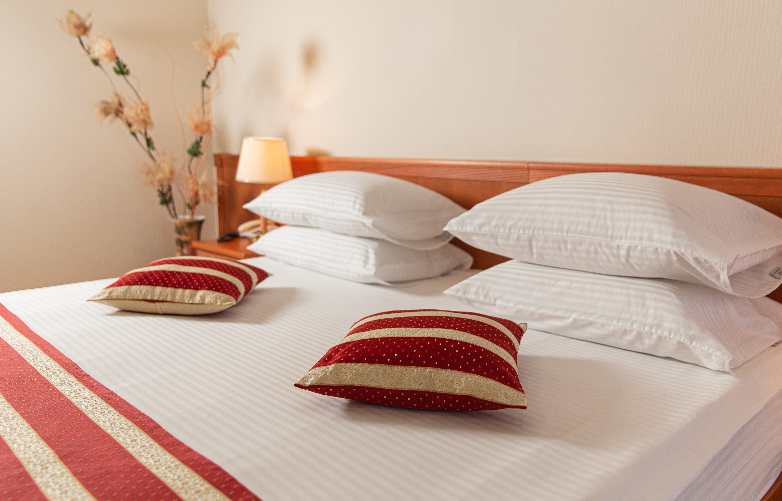 Renatphoto-комплексная фотосъёмка всех помещений   Grand Hotel Valentina. Профессиональная фотосъёмка интерьеров, предметная фотосессия еды для меню г. Анапа