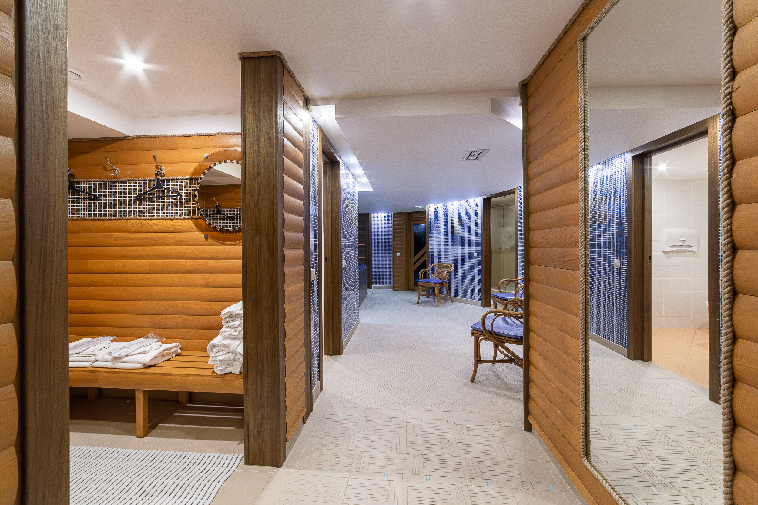 Renatphoto-комплексная фотосъёмка всех помещений   Grand Hotel Valentina. Профессиональная фотосъёмка интерьеров, предметная фотосессия еды для меню г. Анапа