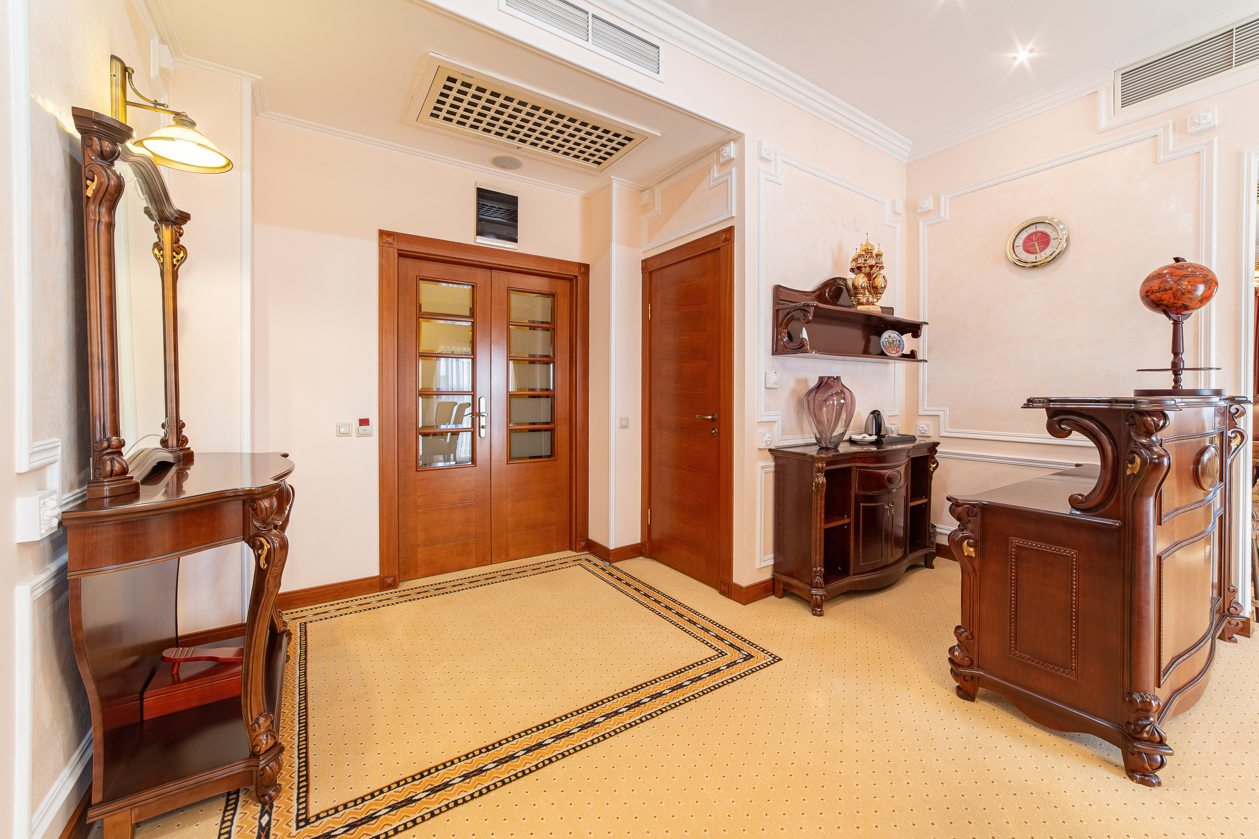 Renatphoto-комплексная фотосъёмка всех помещений   Grand Hotel Valentina. Профессиональная фотосъёмка интерьеров, предметная фотосессия еды для меню г. Анапа