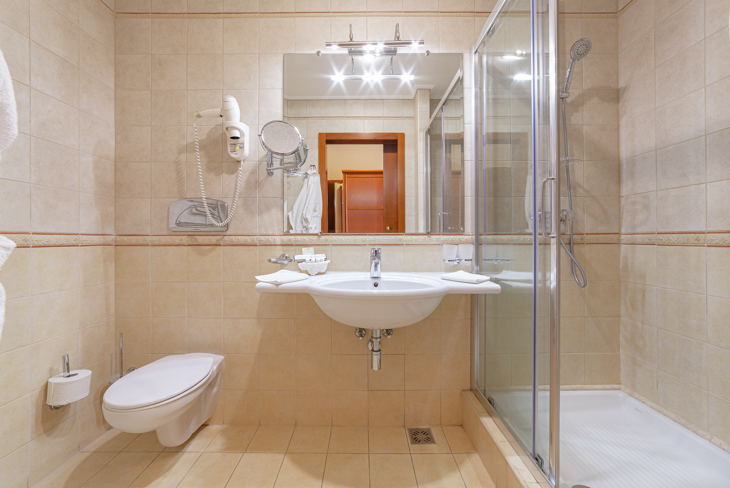 Renatphoto-комплексная фотосъёмка всех помещений   Grand Hotel Valentina. Профессиональная фотосъёмка интерьеров, предметная фотосессия еды для меню г. Анапа