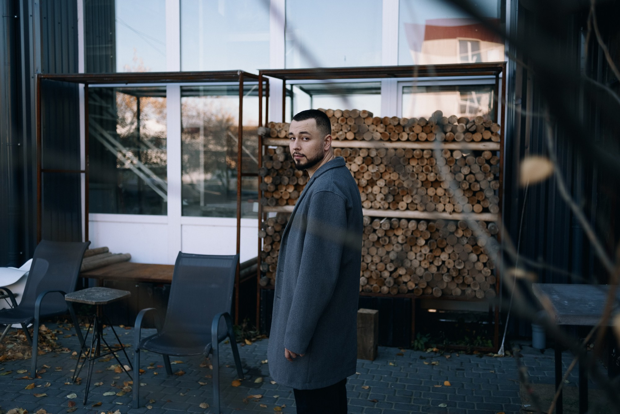 Мужской портрет в студии Тюмень — Фотосессия для мужчин | Дарья Мустафина. Портретный фотограф Тюмень Дарья Мустафина