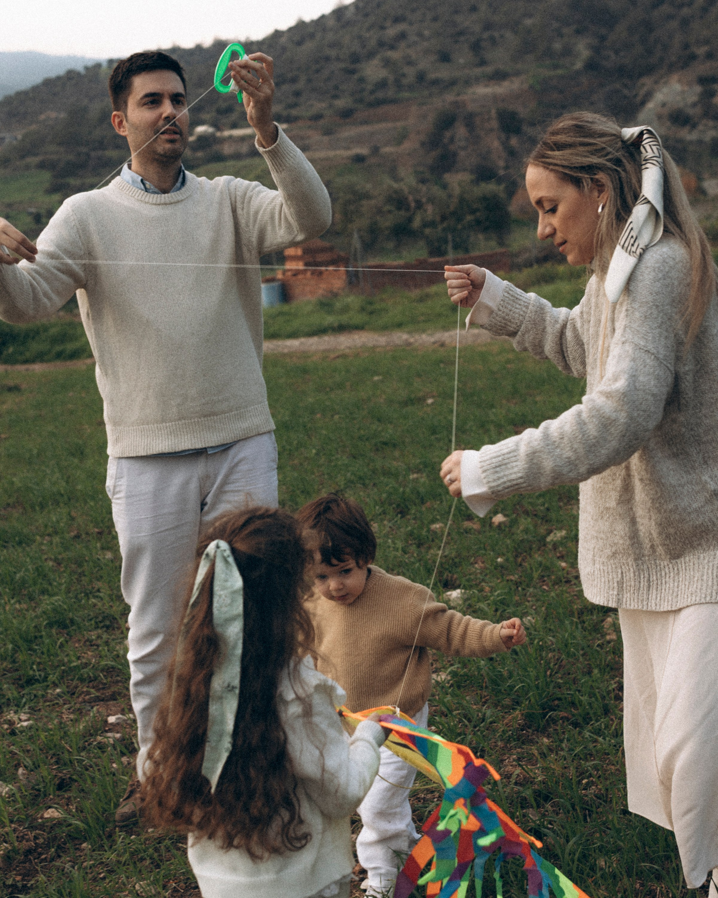 Family day — pizza and kite adventures. Katerina Nord | Wedding and Couple Photographer in Germany and Europe