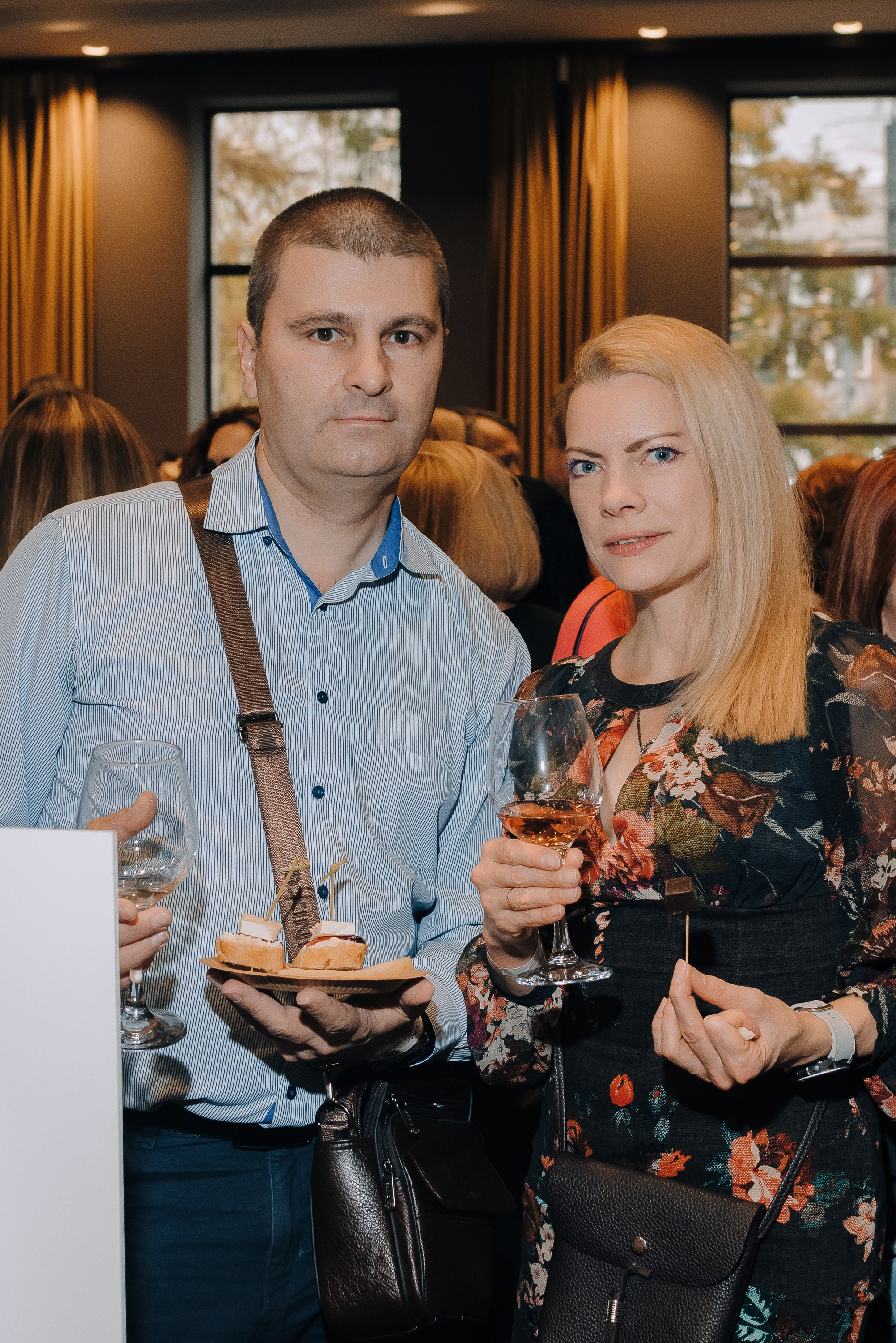 ФЕСТИВАЛЬ ВИНА И КРЕПКИХ НАПИТКОВ МАВТ-ВИНОТЕКА. Репортажный фотограф Зуев Роман г. Челябинск