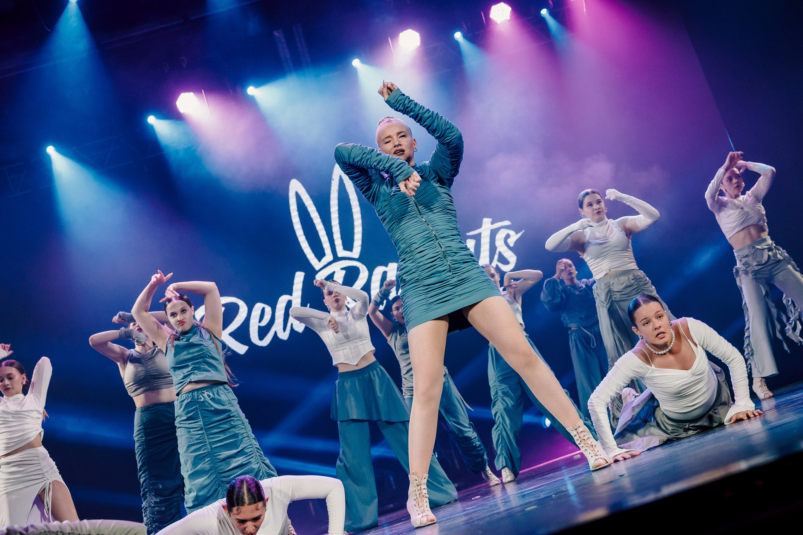 Отчётный концерт танцевальной школы «Red Rabbits» 2025. Лёшка Варзегов — фотограф