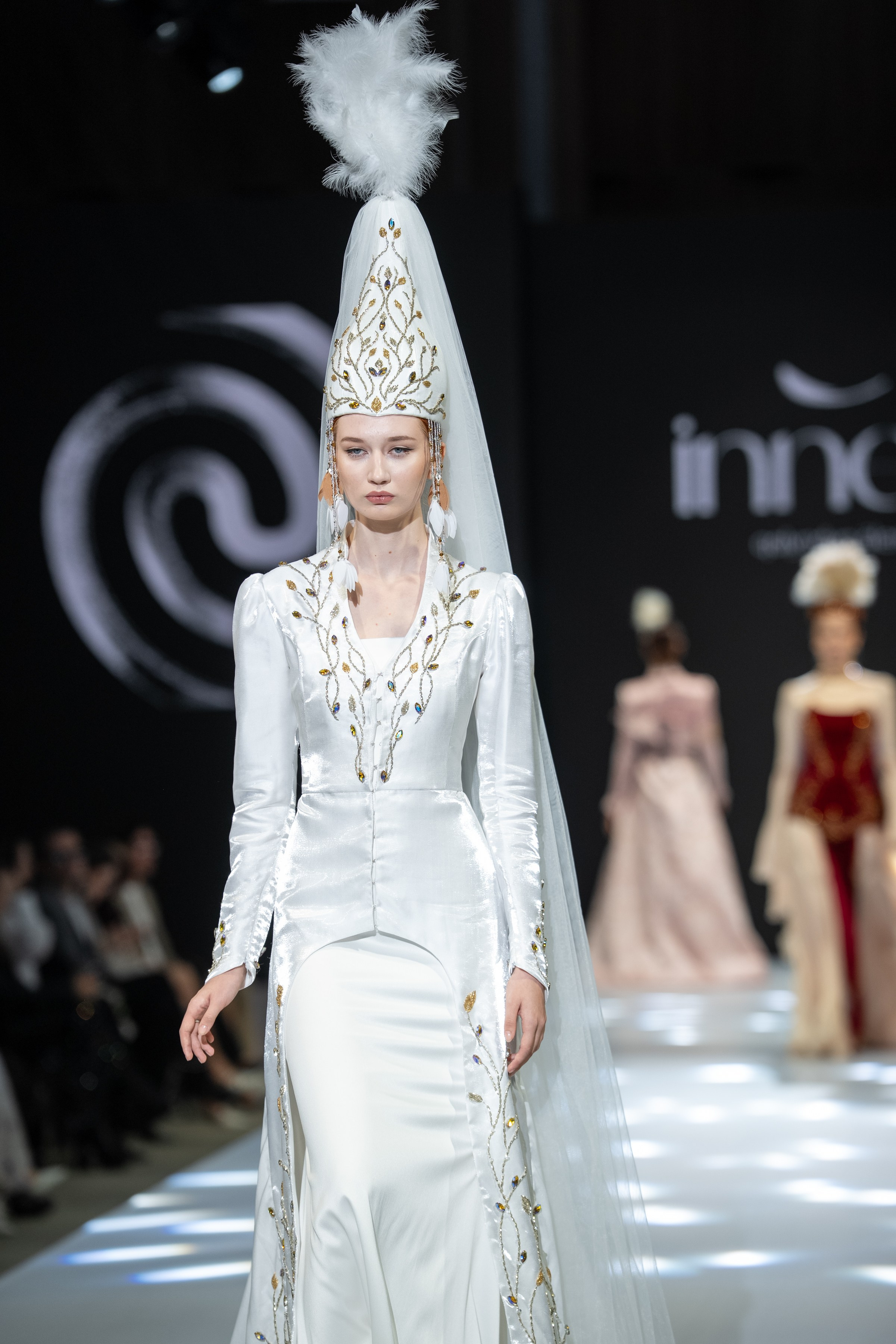EURASIAN FASHION WEEK Innes. Сайт Алматинского НЮ АРТ, будуар и фэшн фотографа Дениса Карпенко