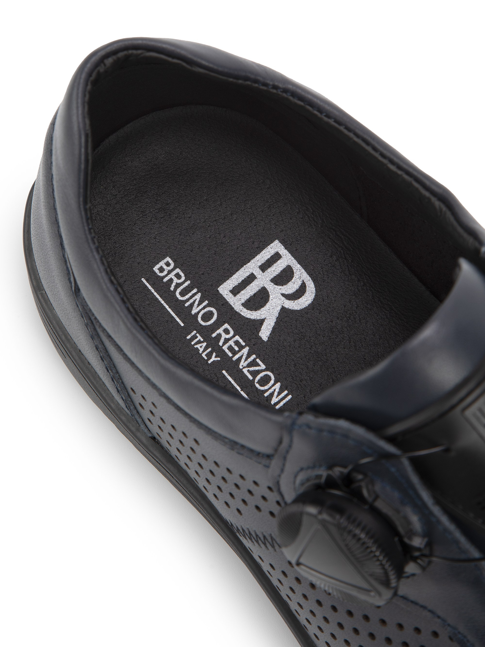 Каталожная фотография обуви. Фотограф в Москве Егор Гончаров