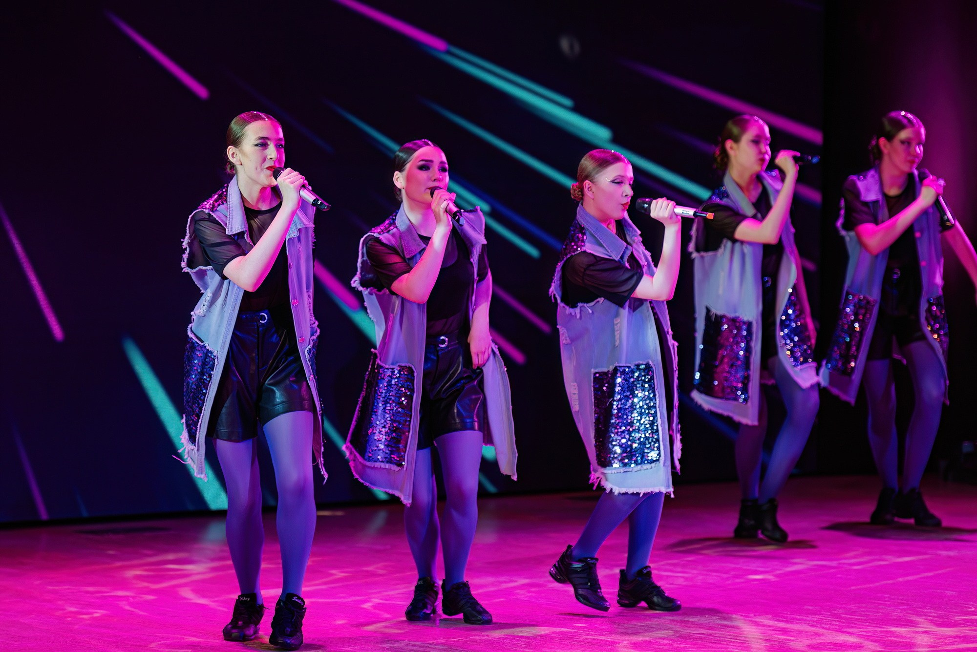 Отчетный концерт Образцового коллектива Алтая театра эстрадной песни «Созвездие». Свадебный и репортажный фотограф Никита Сницарев в Барнауле