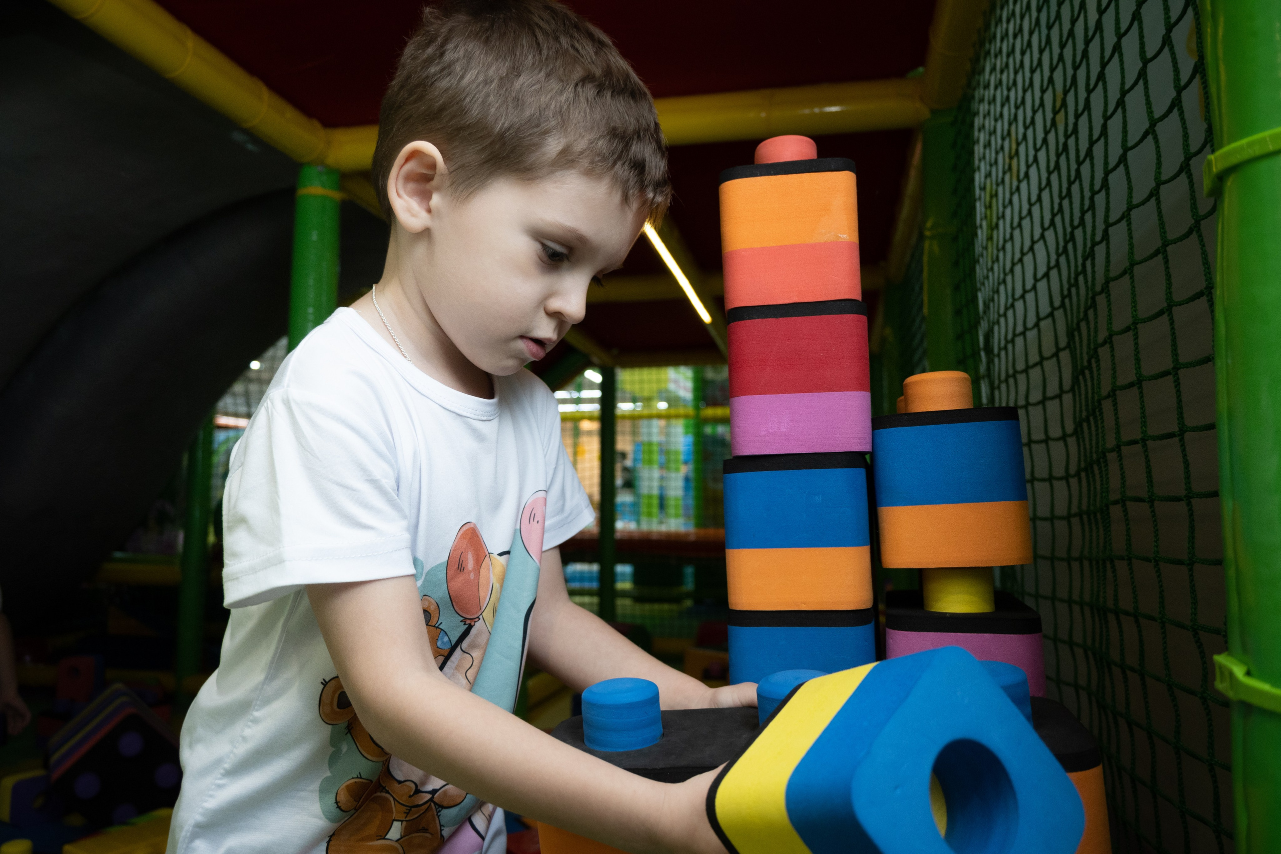 Маленький именинник в игровой комнате. Фотограф и видеограф в Москве Анна Матюхина