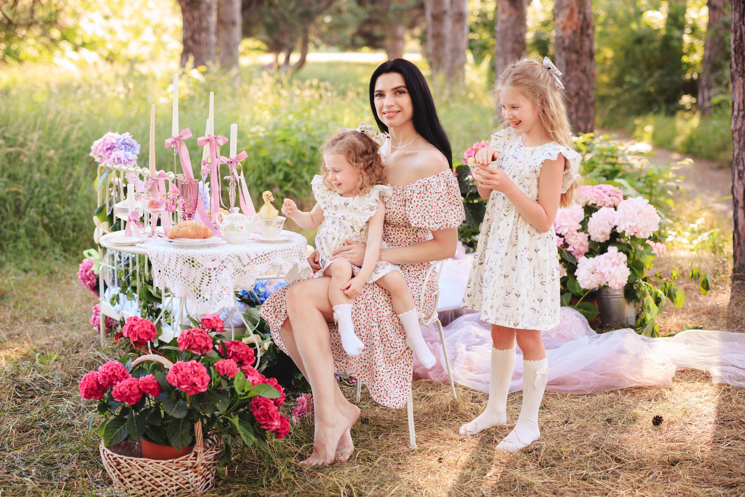 Цветочная кровать с кроликами. Семейный и детский фотограф в Краснодаре Анна Трашкова