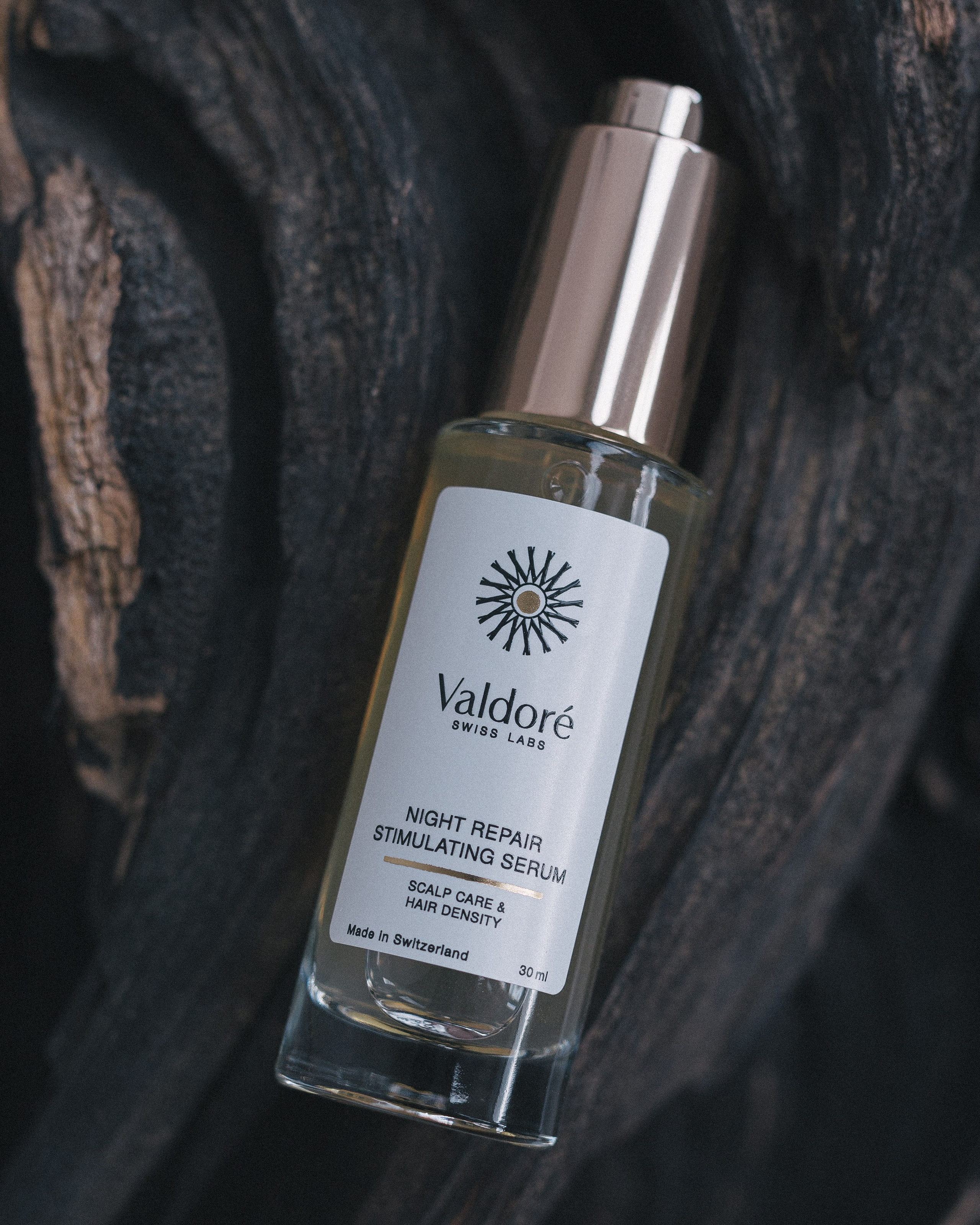 съёмка косметики на фактурной поверхности: камень, ткань, стекло, мягкий свет