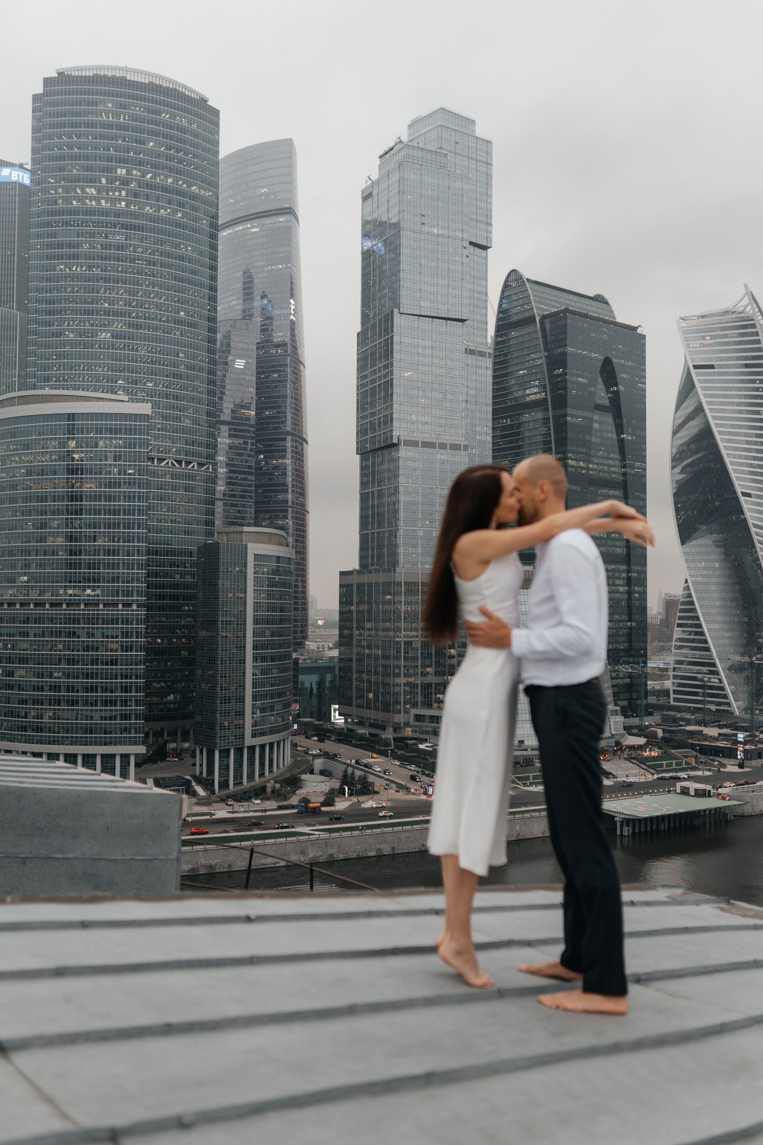 Свадебная прогулка «На крыше». Семейный и свадебный фотограф в Москве Виктория Махова