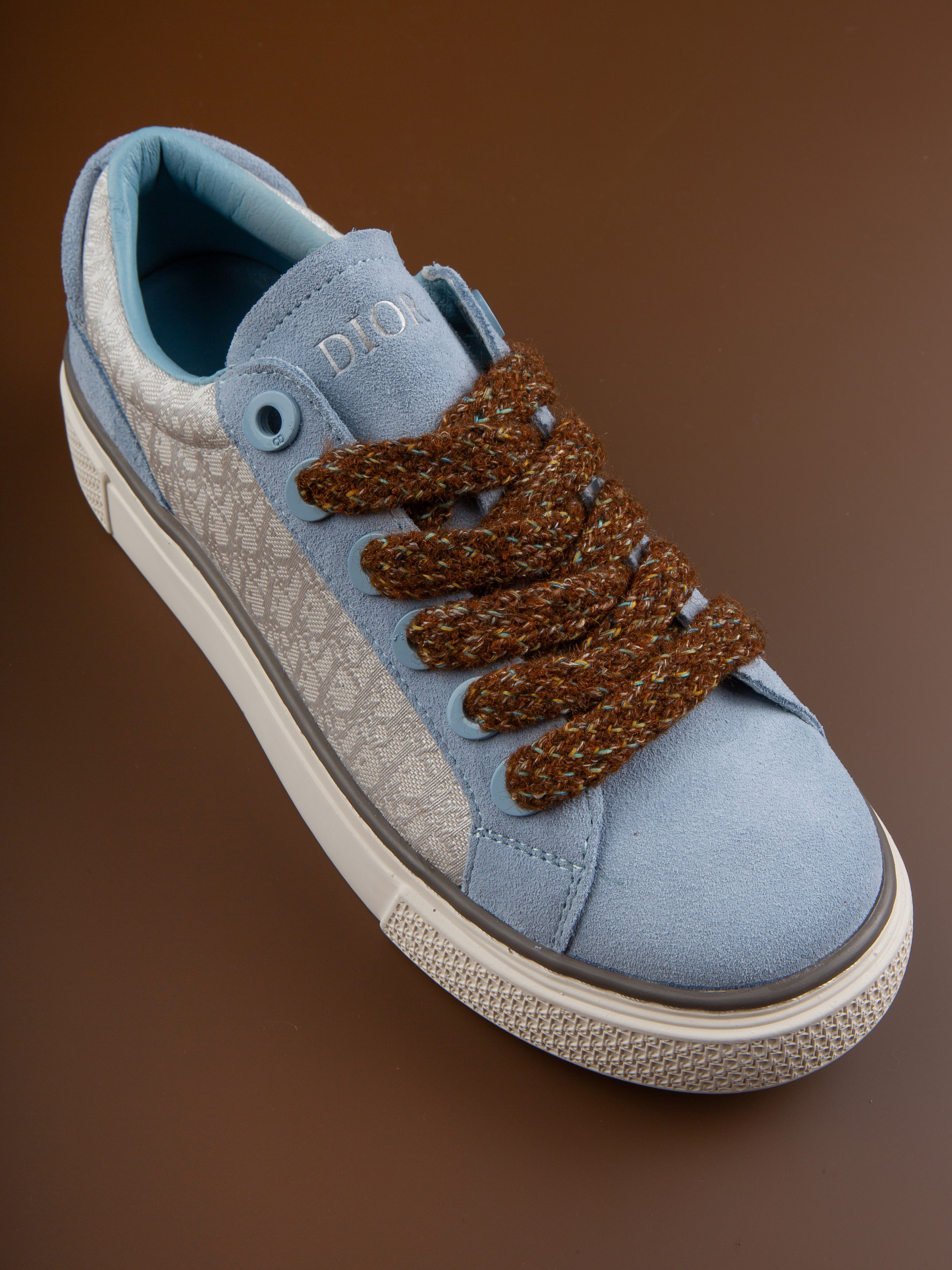 Обувь на цветных фонах. Фотограф Мария Кольцова