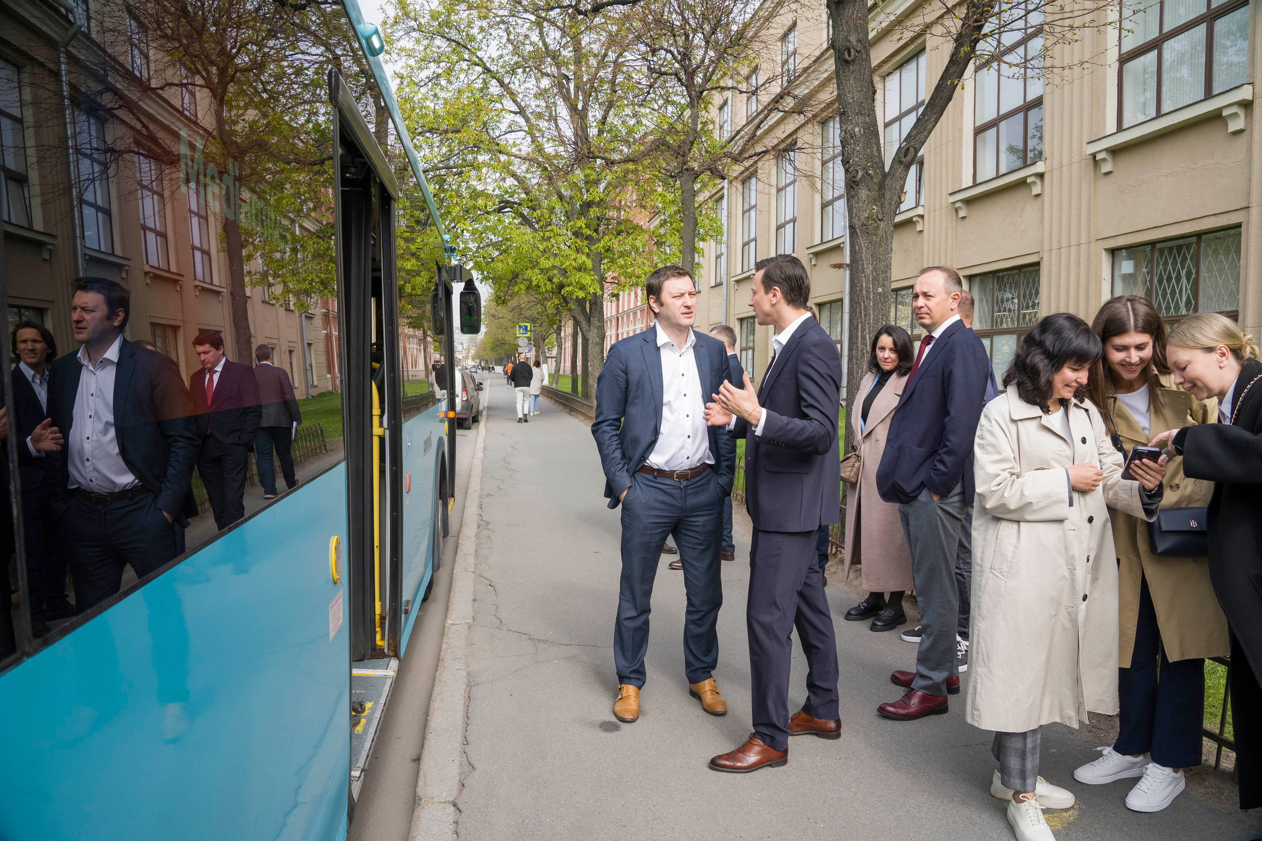 Вице-губернатор Санкт-Петербурга с делегацией на производстве. Фотограф в Санкт-Петербурге. Репортажная и все съёмки для бизнеса