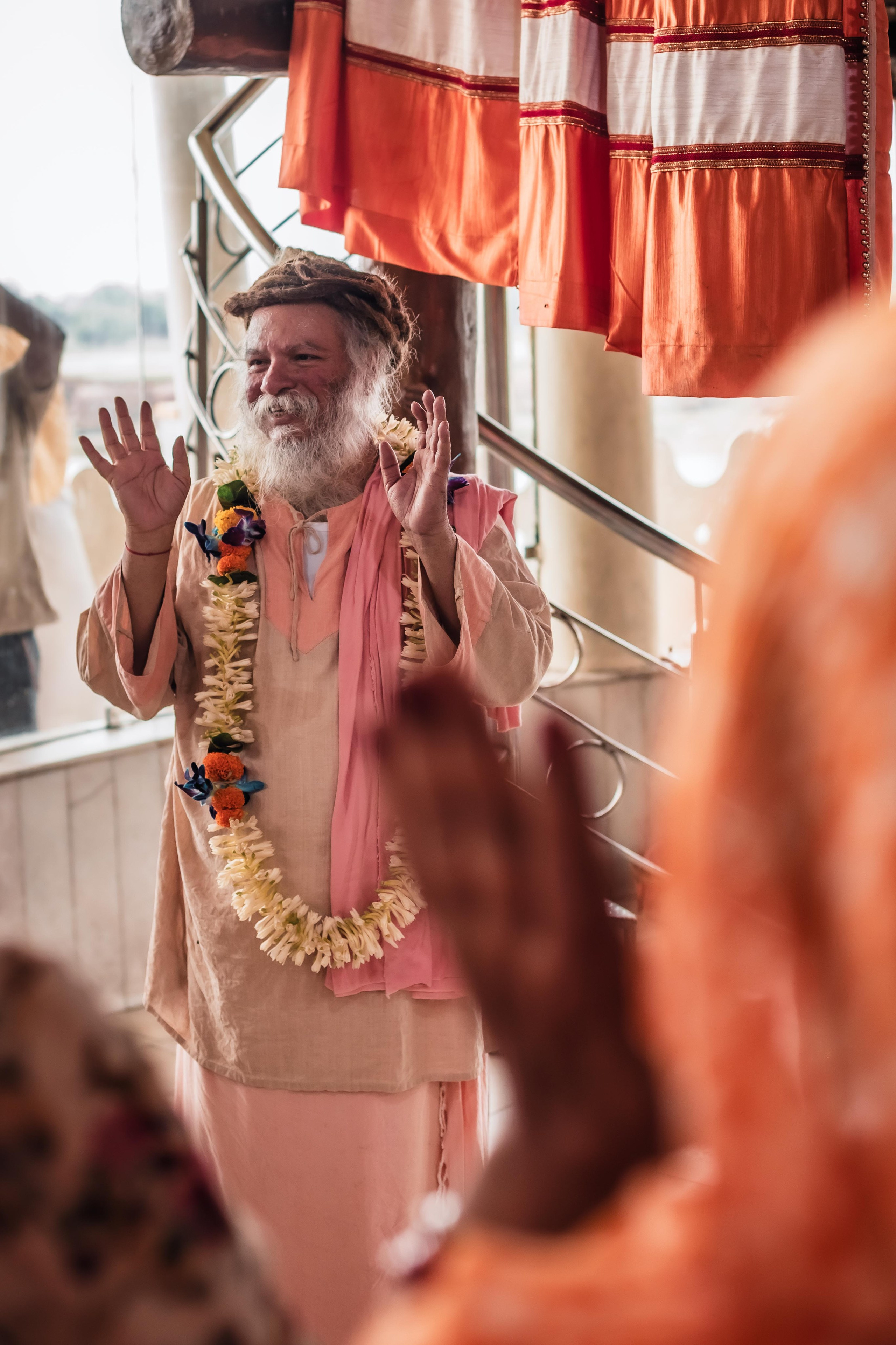 Abhisheka Devraha Baba on Sri Devdas ji maharaj bd. Mariam Bagdasaryan