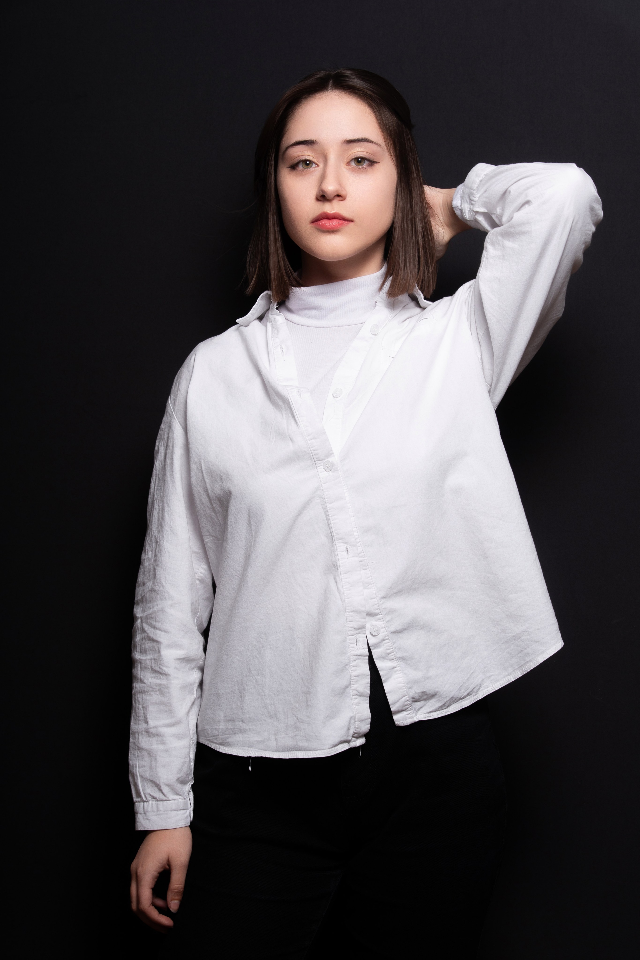 Портретная фотосессия для учеников 9 класса на чёрном фоне | Школьный фотограф Николай Богатырёв | Твой альбом / Твои правила. ТВОЙ АЛЬБОМ / ТВОИ ПРАВИЛА