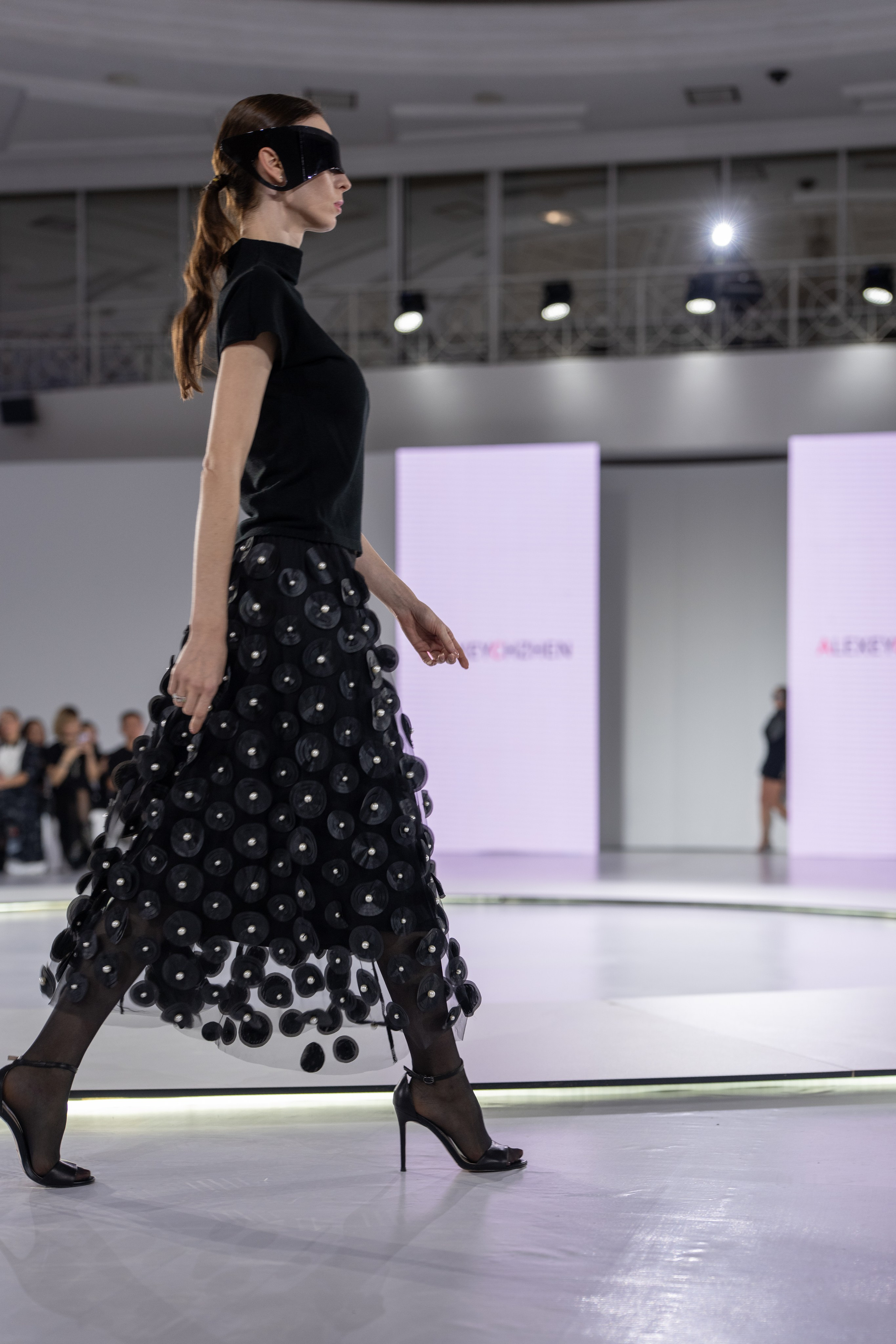 Дизайнер Alexey Czhen. Сайт Алматинского НЮ АРТ, будуар и фэшн фотографа Дениса Карпенко