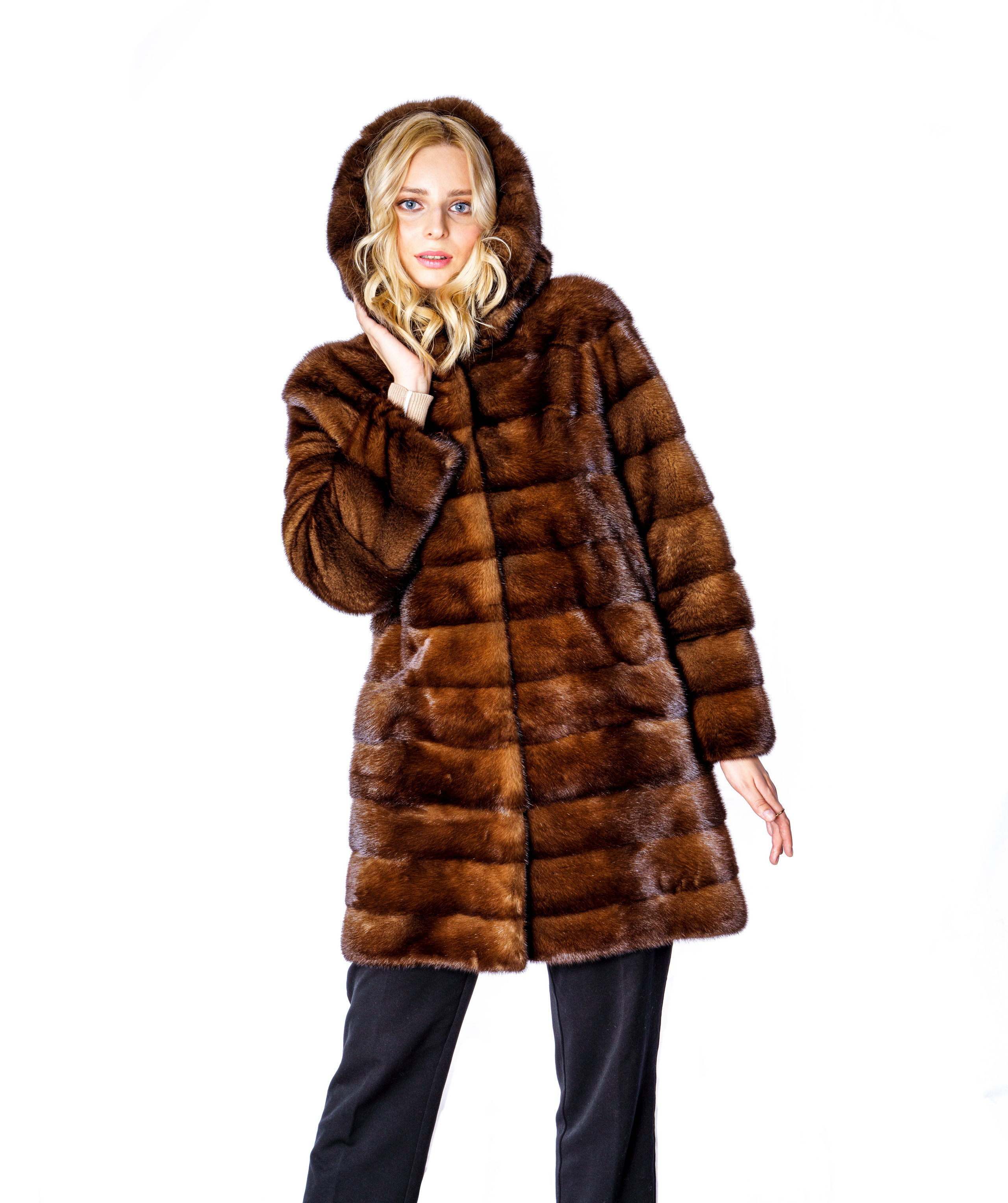 Проессиональный фотограф меховых изделий