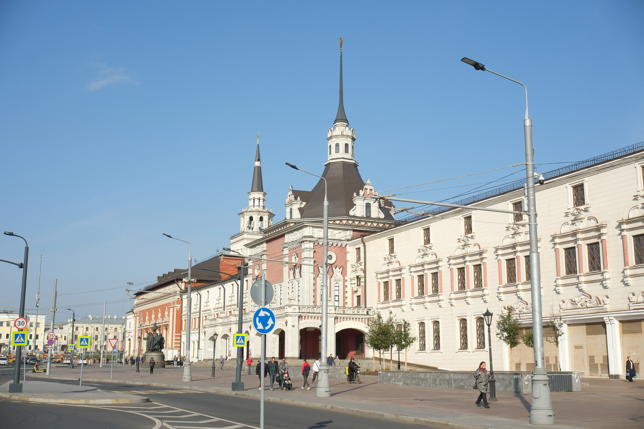 Улица, люди, жизнь…