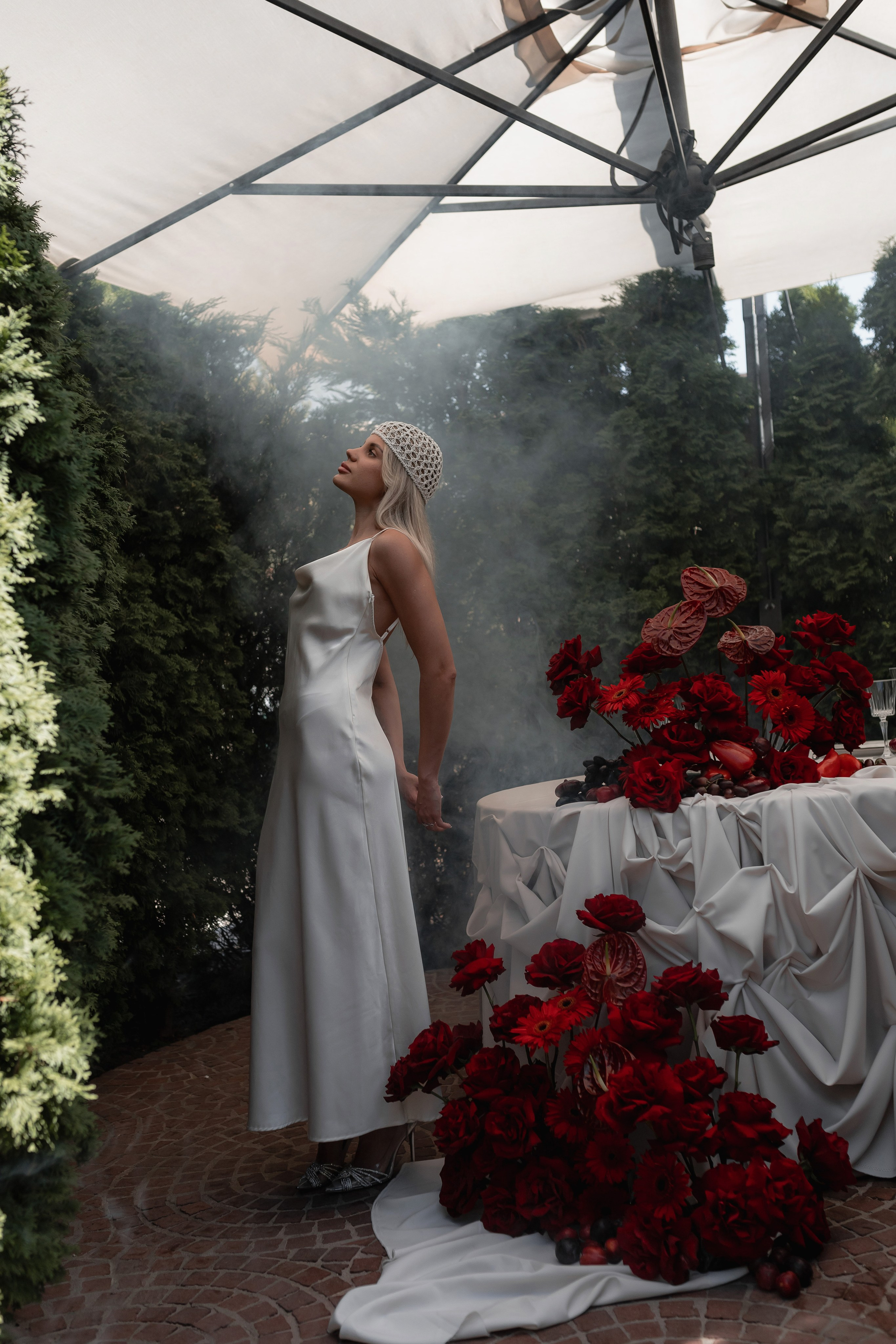 Фотодень с красным декором. Фотограф Трифон Мира