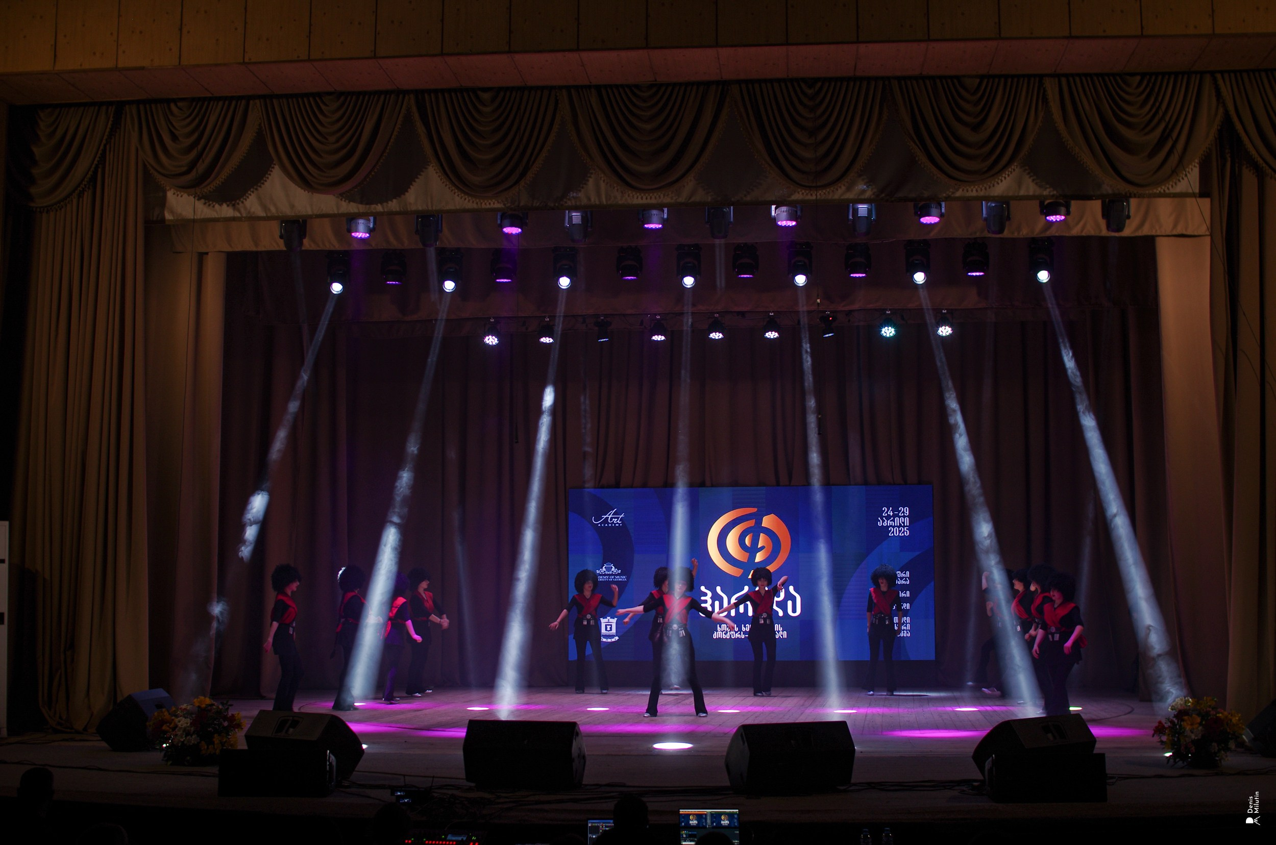 Танцы в Хоби. Портретный фотограф Денис Милютин