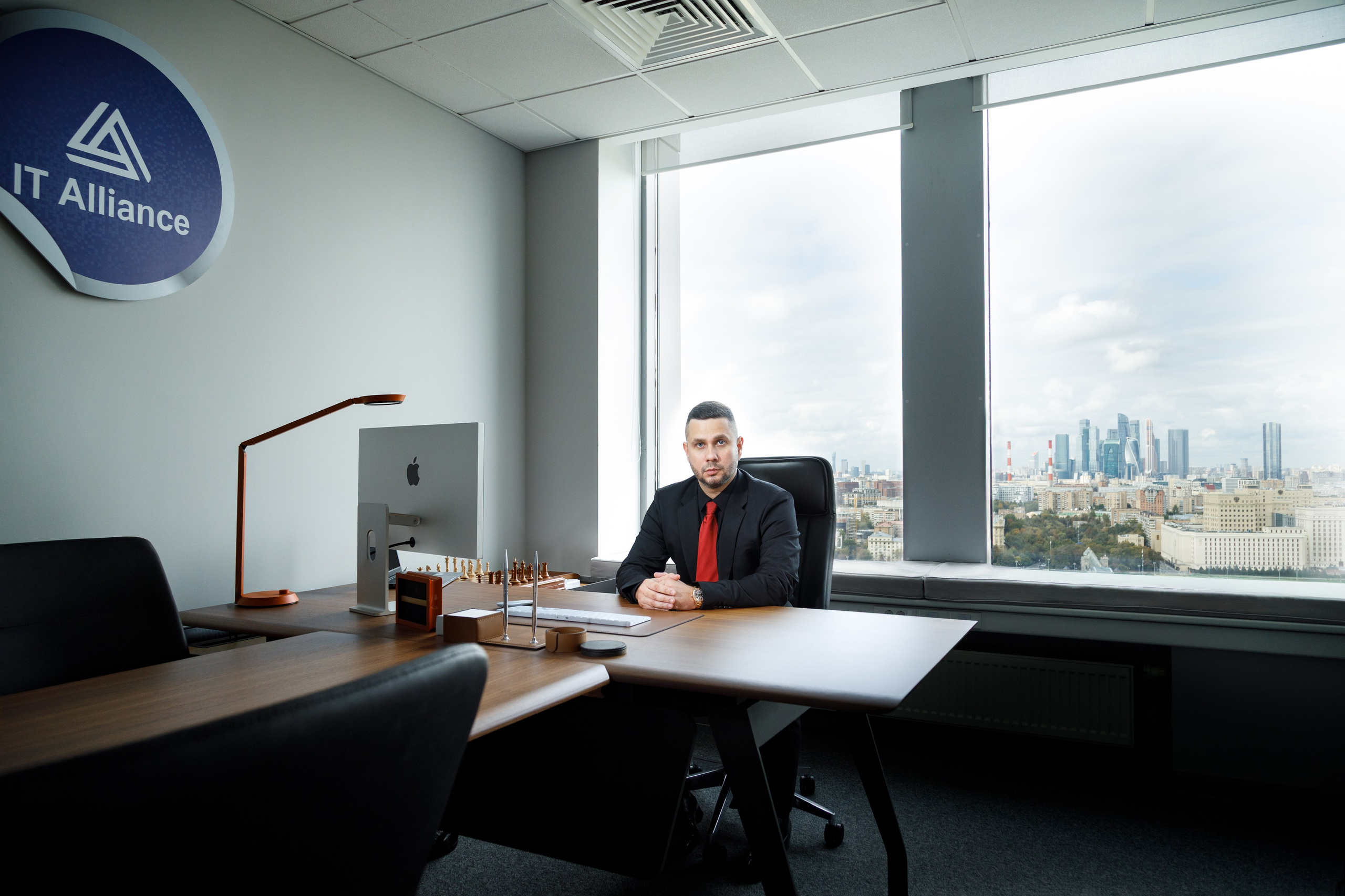 Деловой портрет в интерьере. Бизнес-портрет | Хедшот-фотограф | Студия делового портрета в Москве