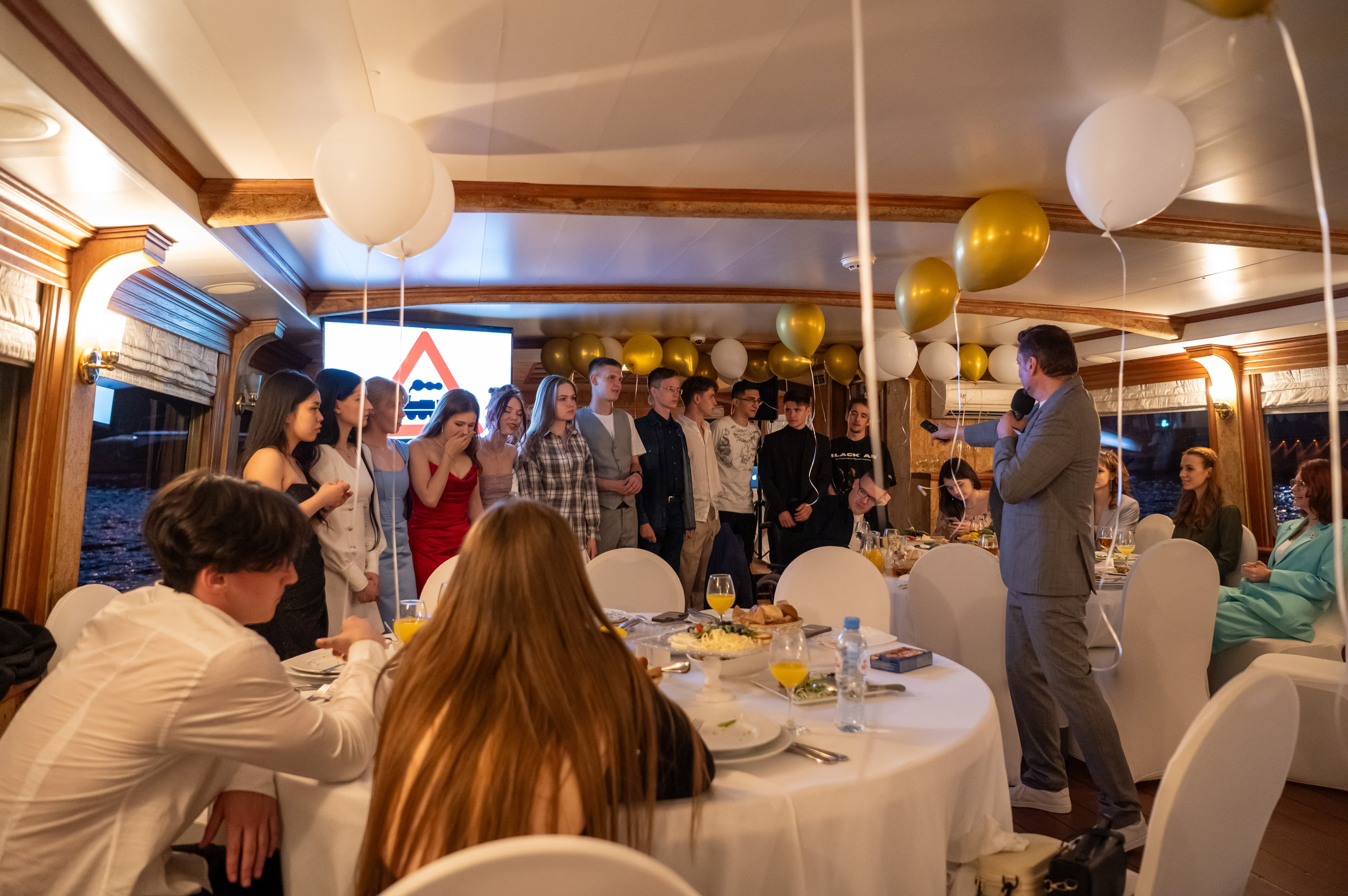 Выпускной вечер 11 класс на теплоходе. Детский и семейный фотограф г. Москва Оксана Катаджи