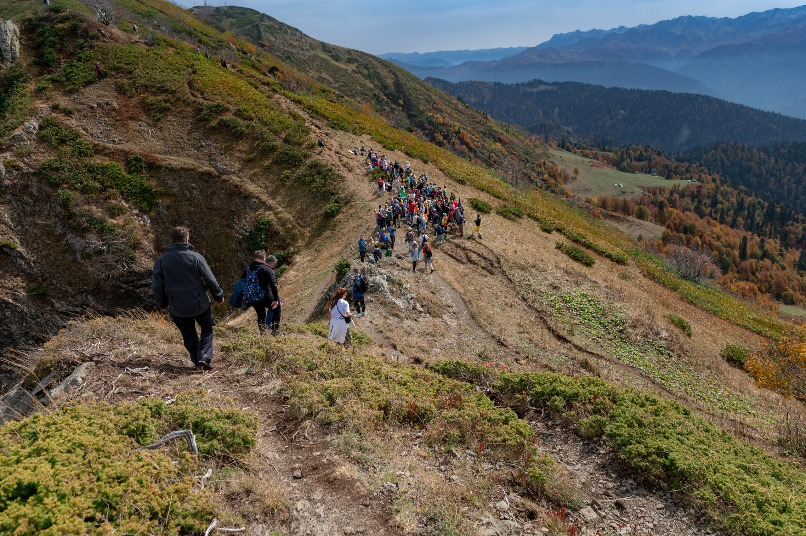 Хайкинг по трем курортам Красной Поляны 2022. Репортажный фотограф в Красной Поляне и Сочи Павлюченко Екатерина