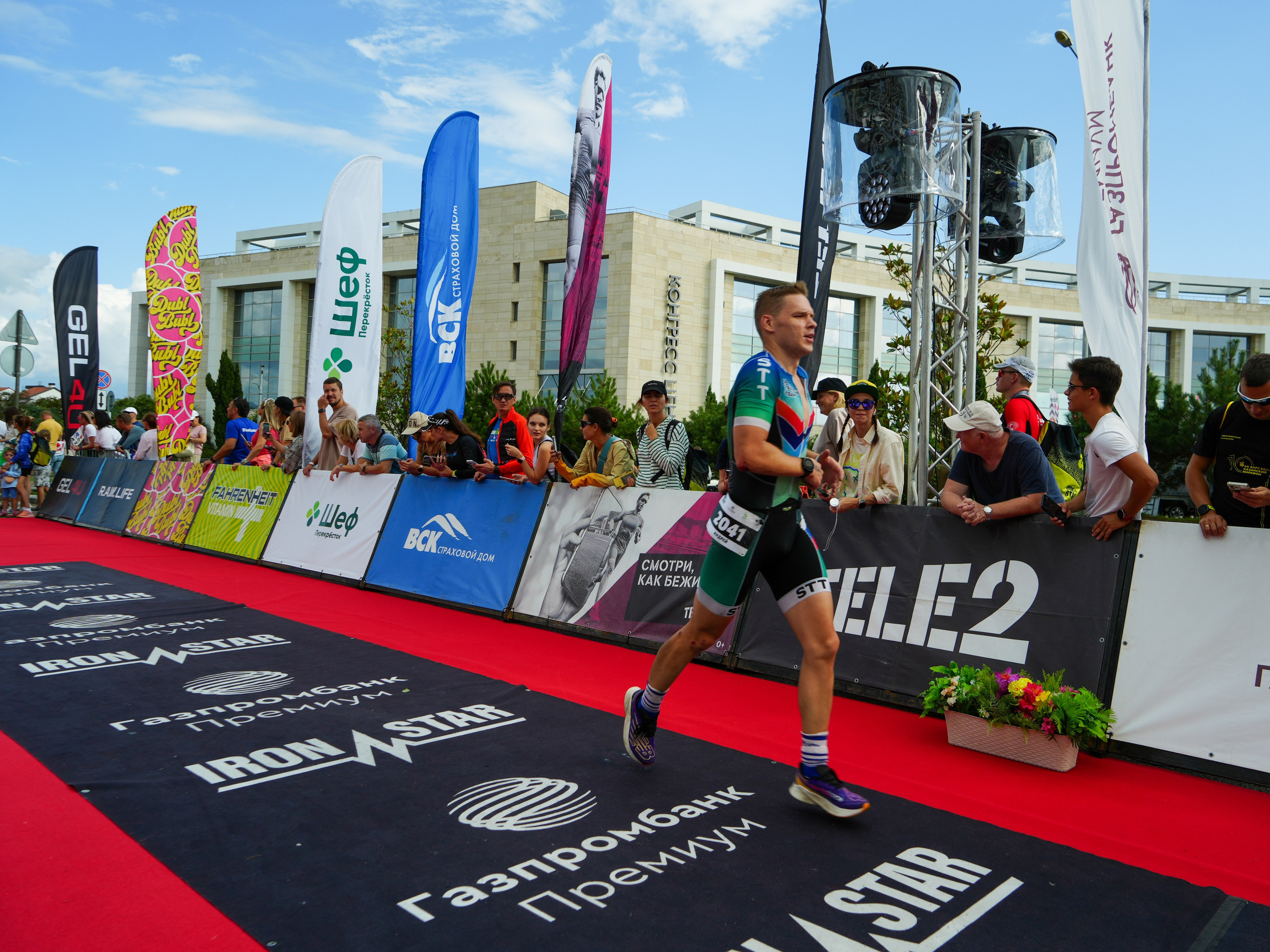 Фотоотчет партнерской интеграции для компании TELE2 на фестивале Ironstar. Репортажный фотограф в Красной Поляне и Сочи Павлюченко Екатерина